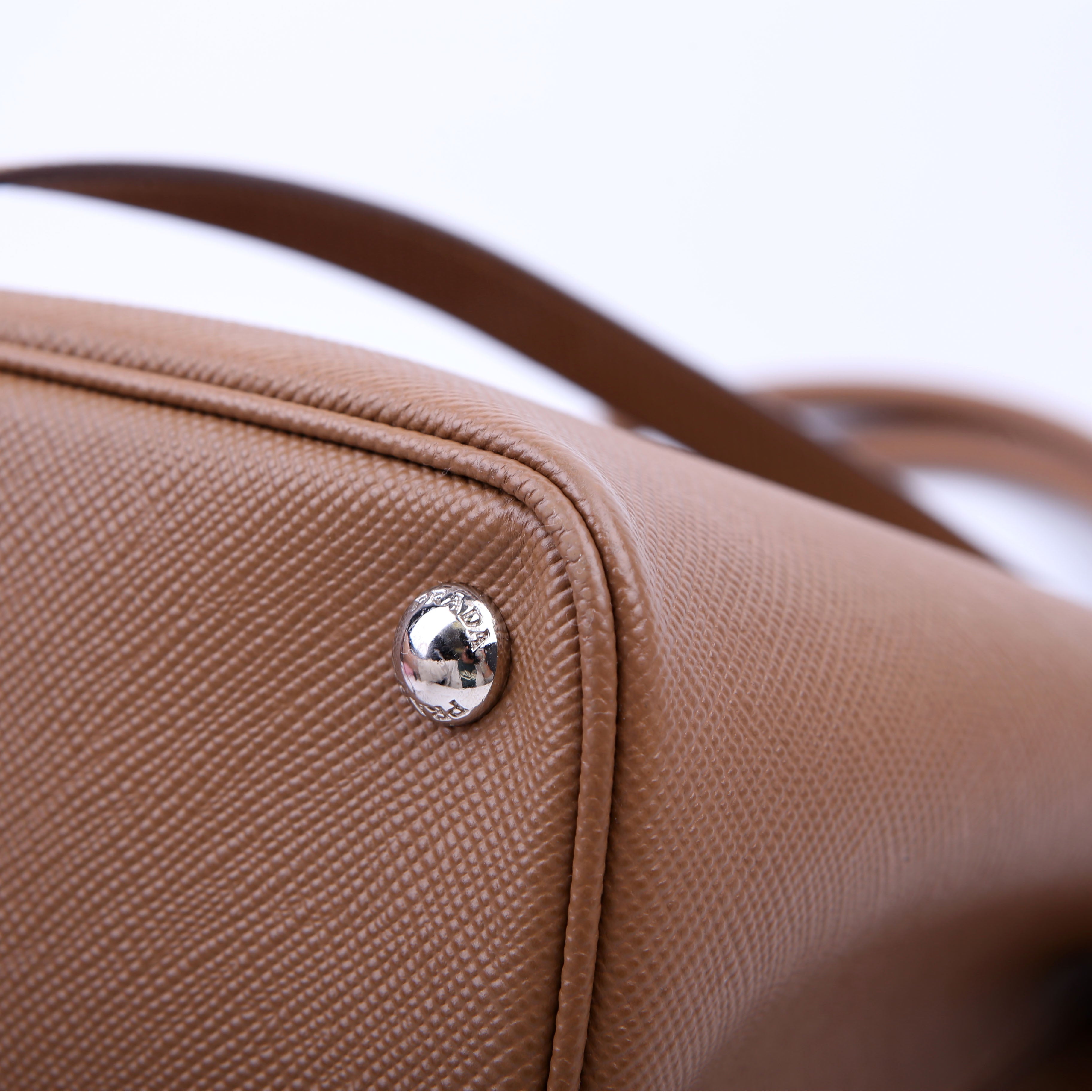 Saffiano Cuir Double Medium Brown