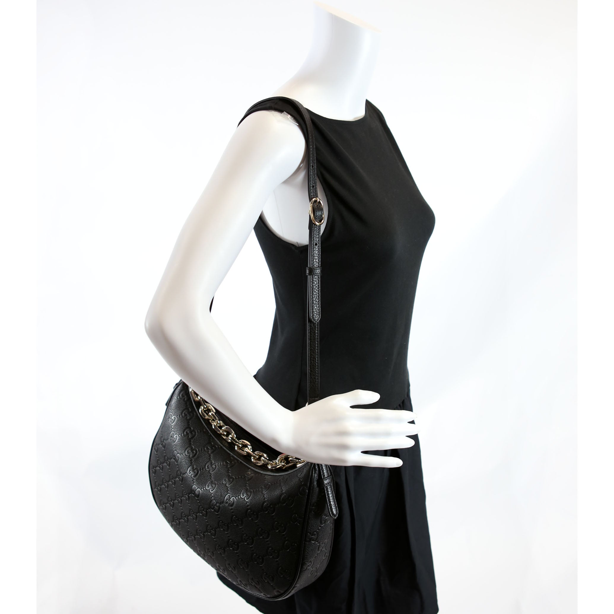 820453 GG Emblem Shoulder Large Black