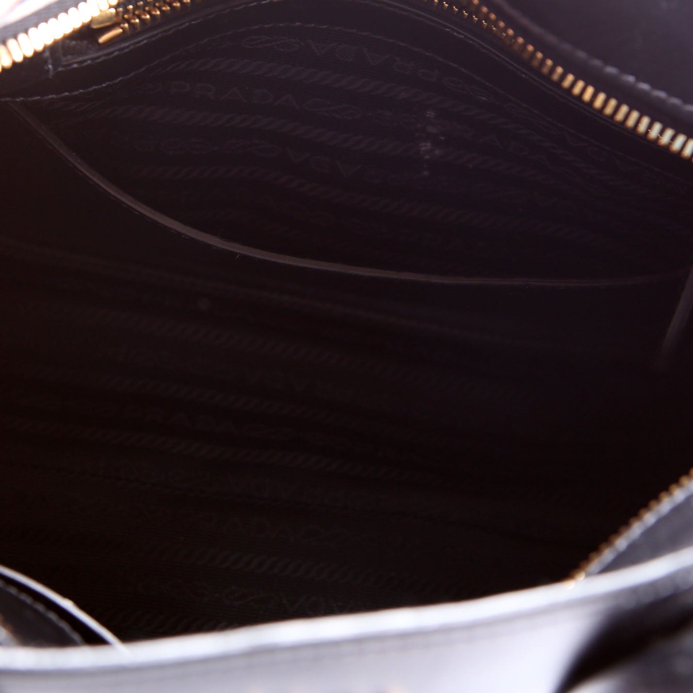 Esplanade City Calfskin Small Black/Gold