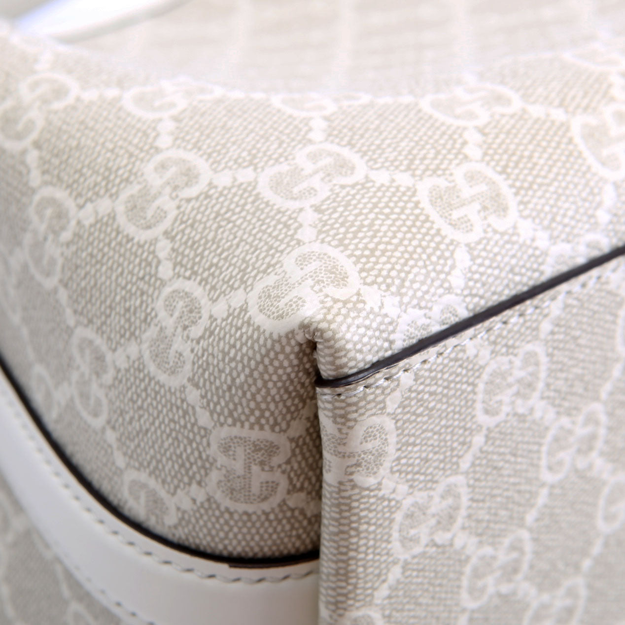 815118 GG Emblem Bucket Small Ivory