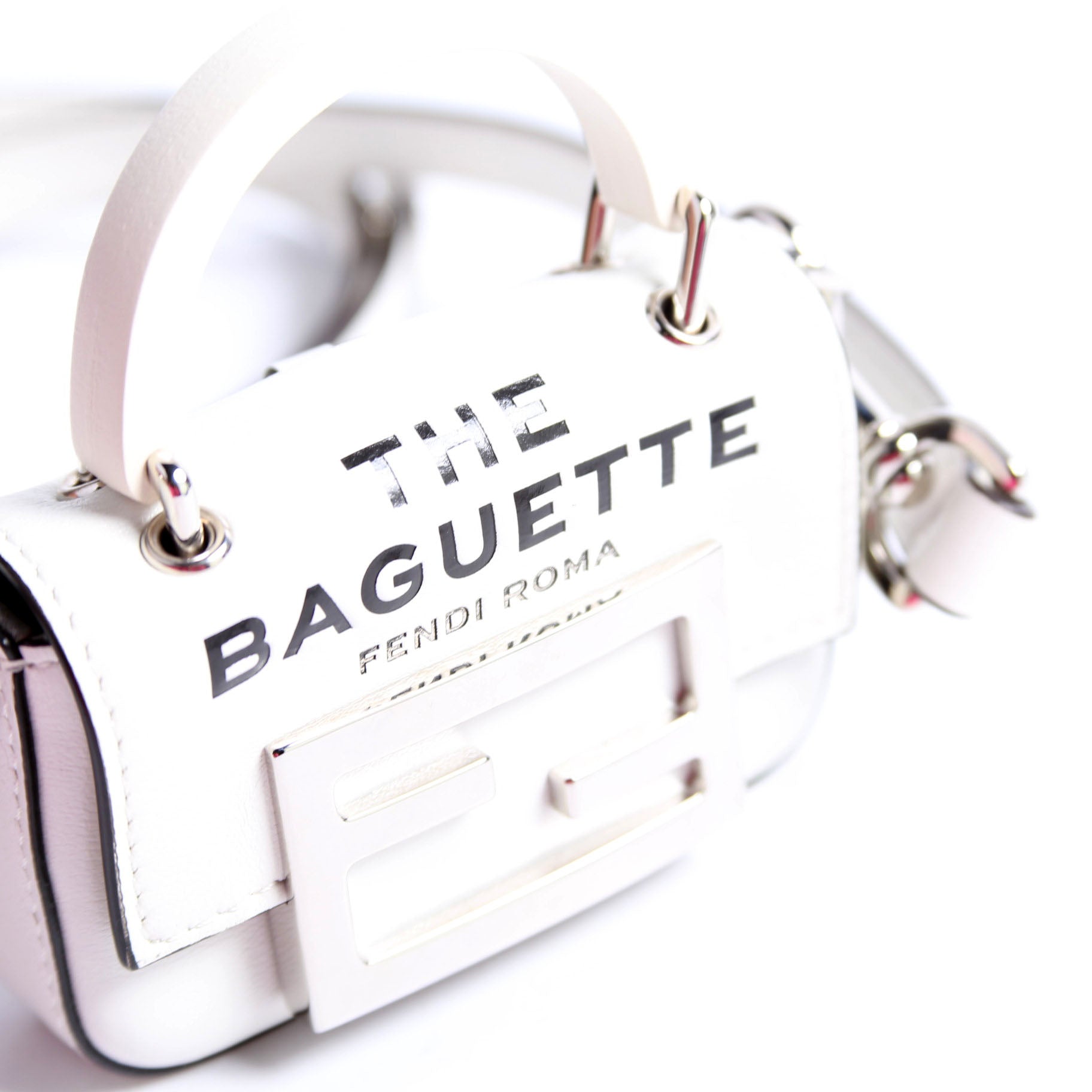 7AS136 X Marc Jacobs Nano Baguette Maxi Buckle White/Black
