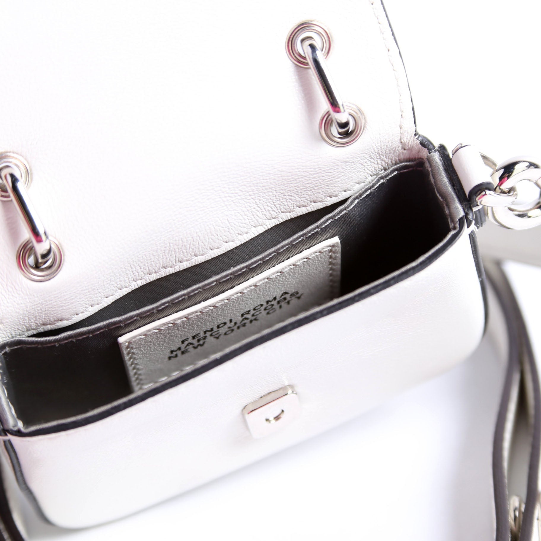 7AS136 X Marc Jacobs Nano Baguette Maxi Buckle White/Black