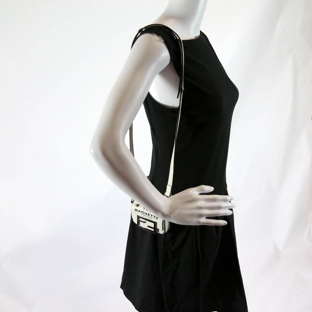 7AS136 X Marc Jacobs Nano Baguette Maxi Buckle White/Black