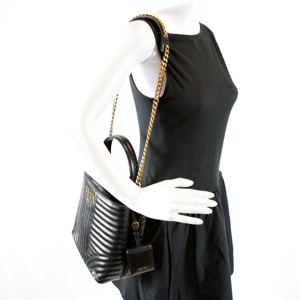 1BA212 Diagramme Leather Medium Panier Bag Black