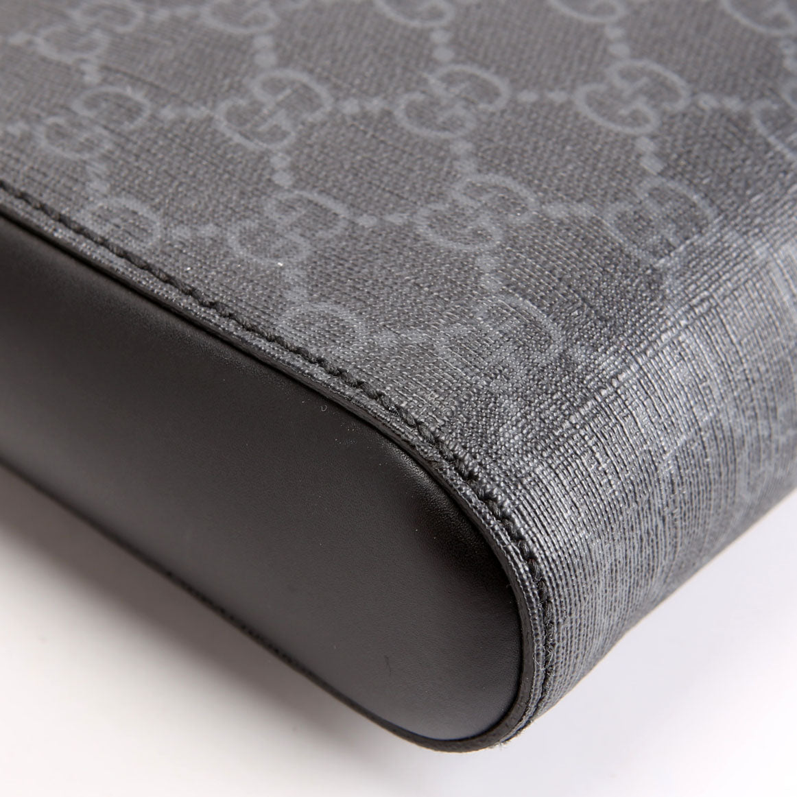 Gucci 523599 Supreme Messenger Bag