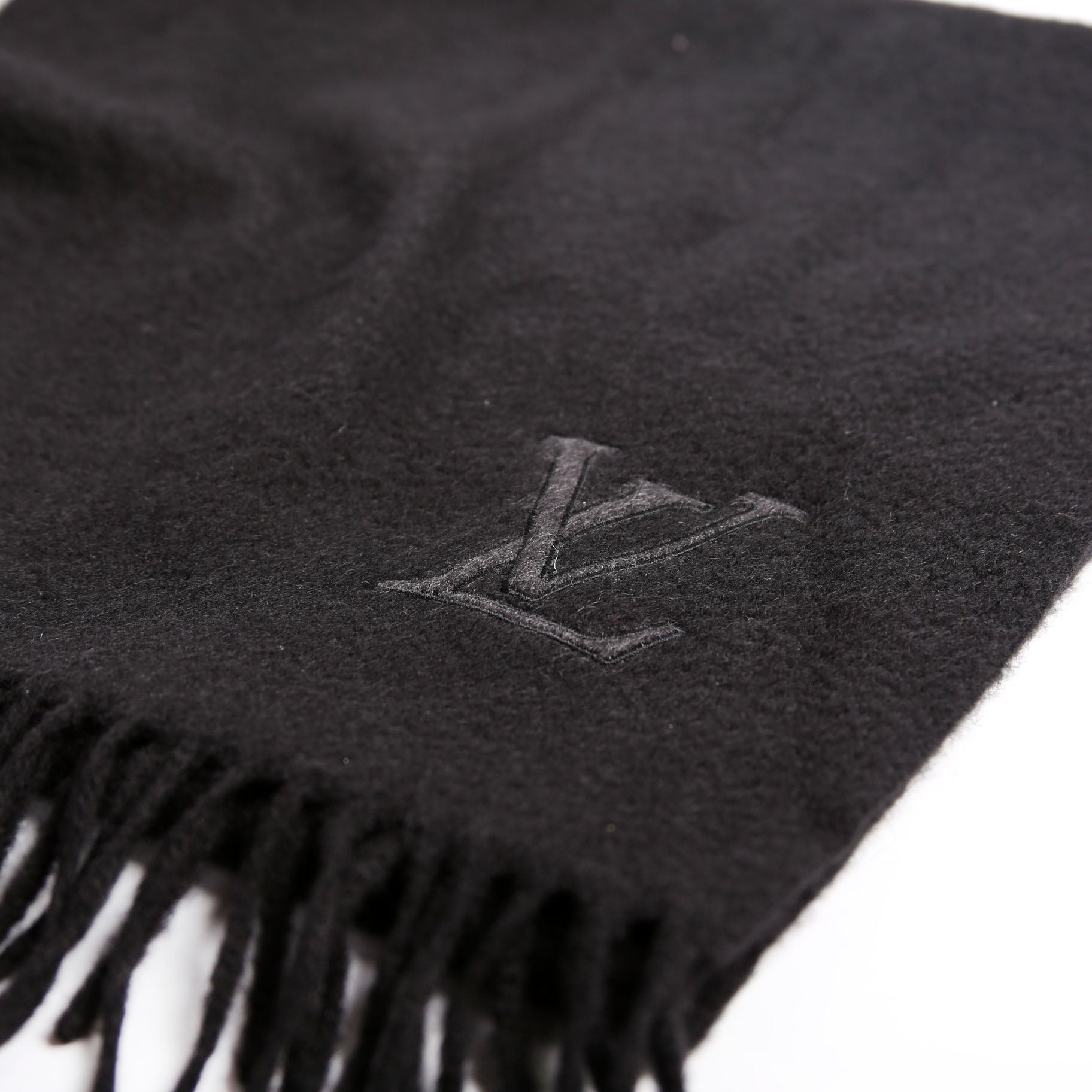 LV Logo Cashmere Black