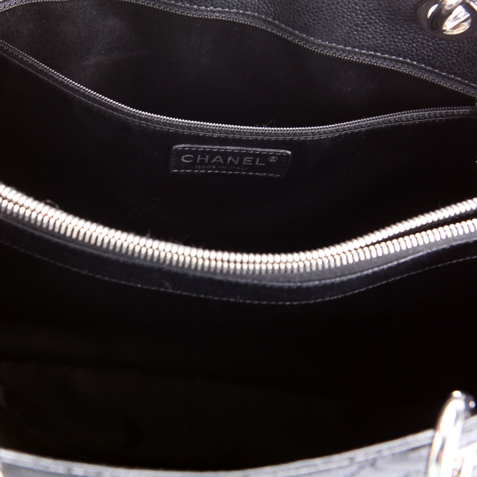 Grand Shopping Tote Caviar Black