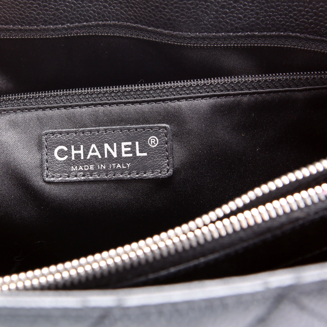 Grand Shopping Tote Caviar Black