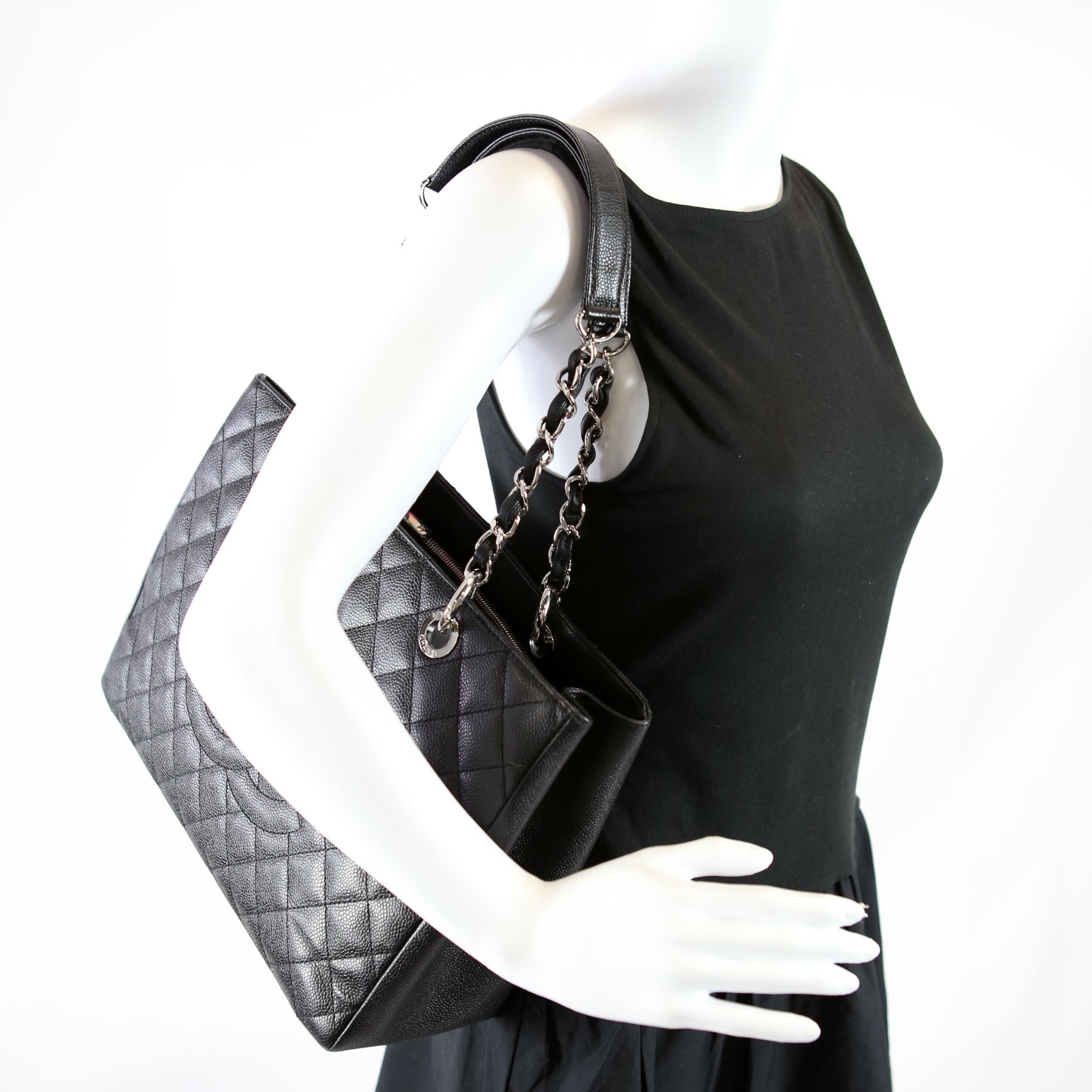 Grand Shopping Tote Caviar Black