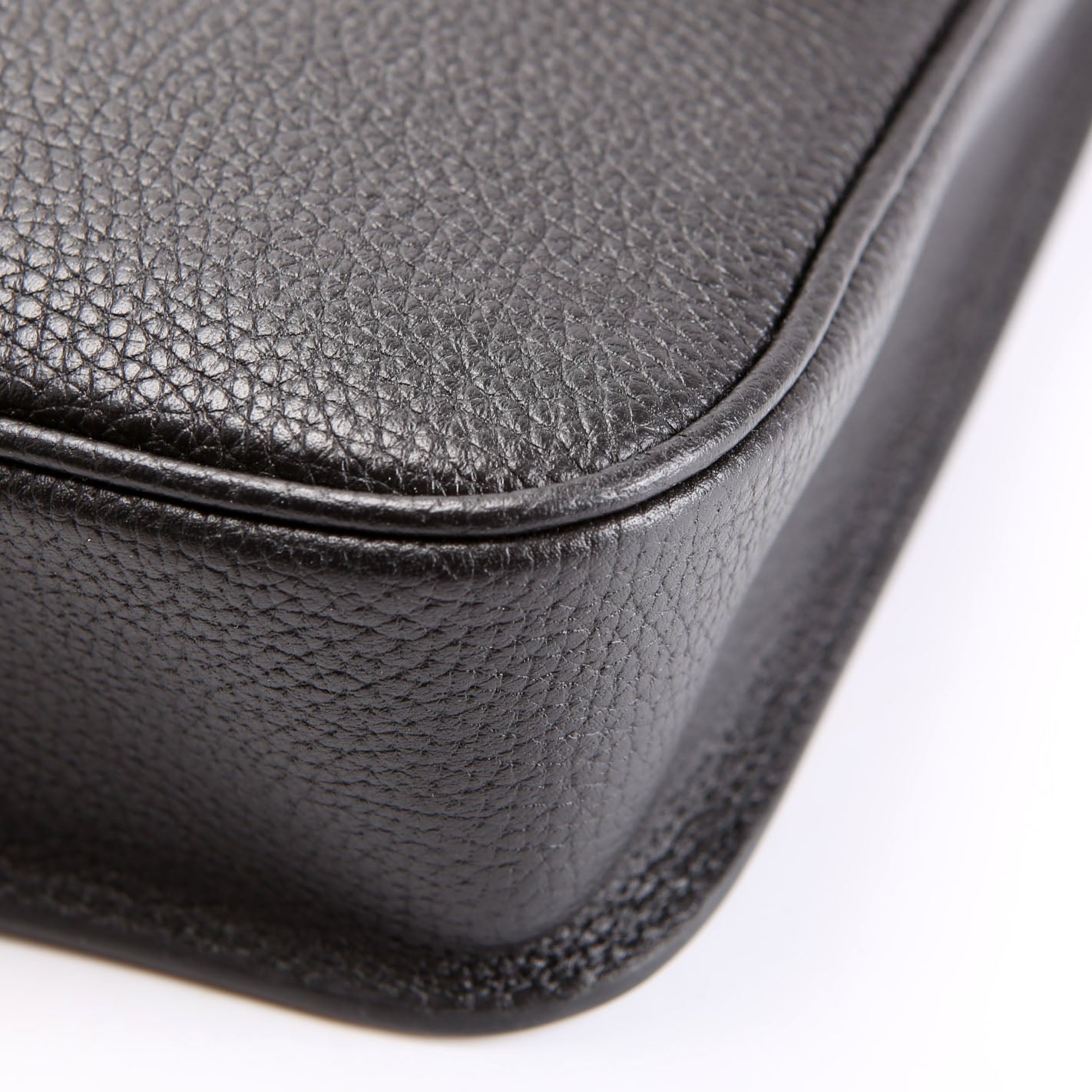 816755 Medium Business Case Black