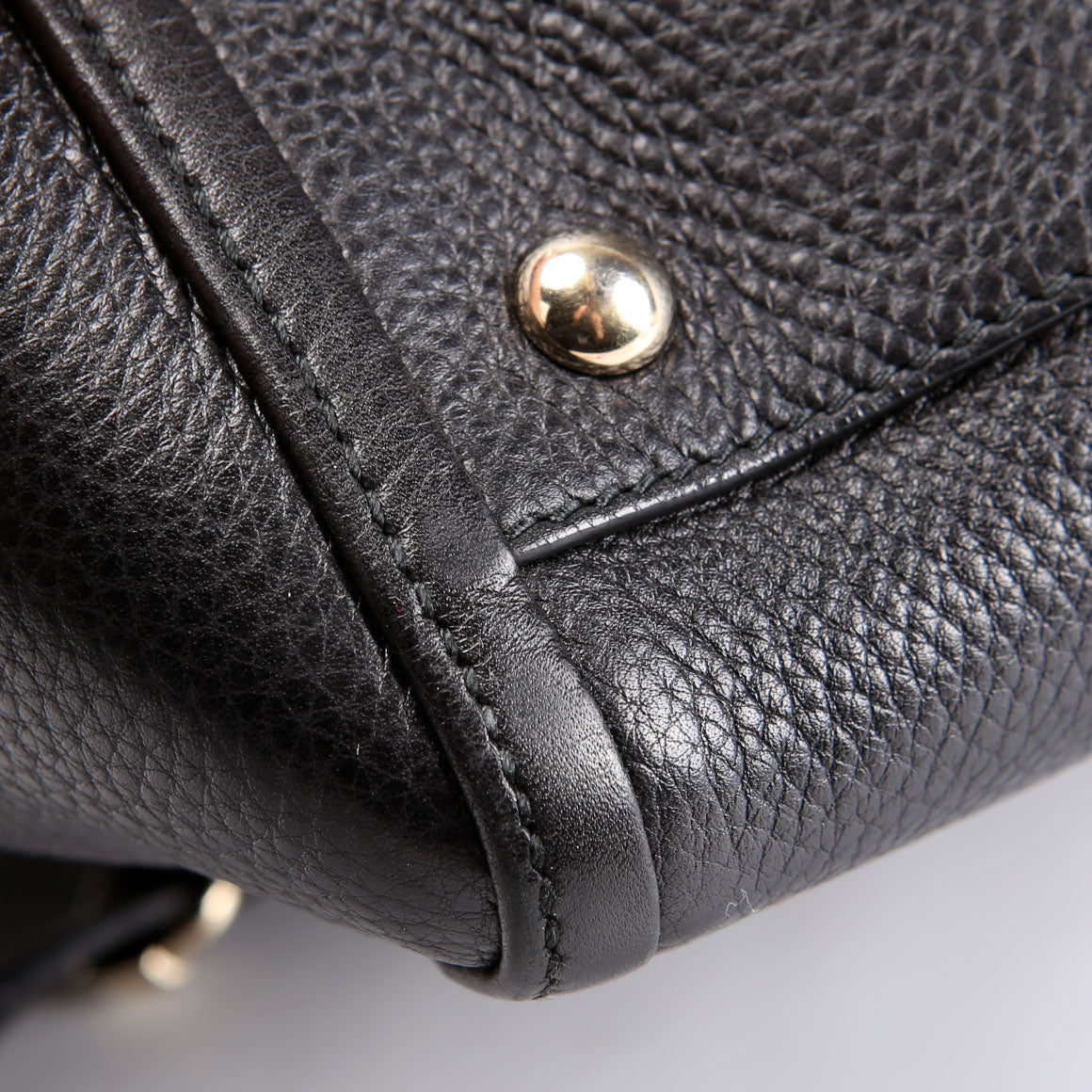 369176 Soho Crossbody Black