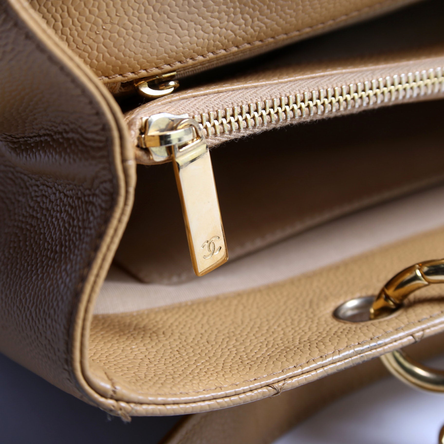 Grand Shopping Tote Caviar Tan