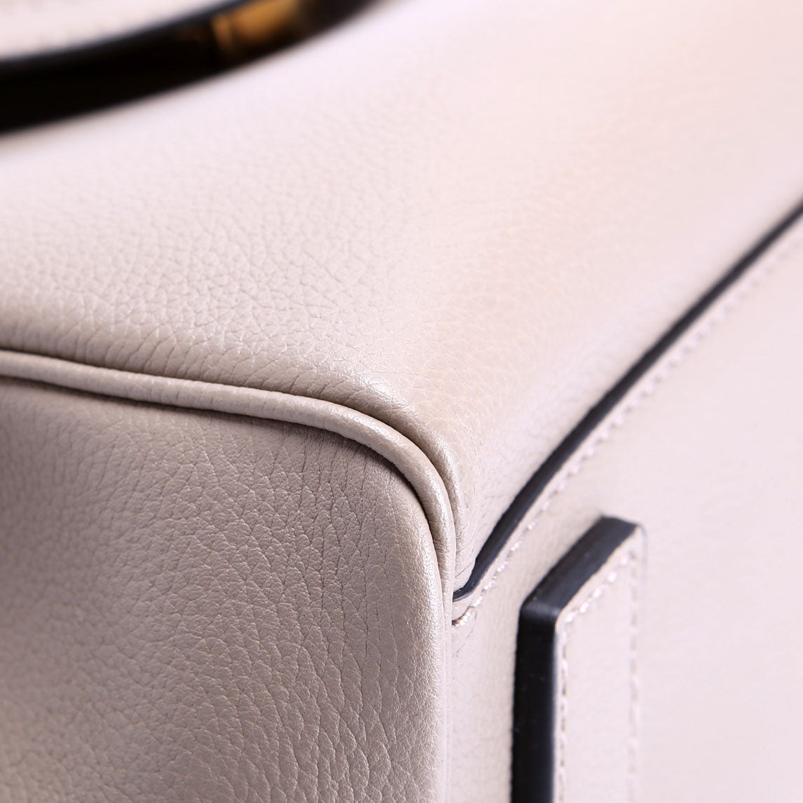 DBFI039 La Medusa Handbag Taupe