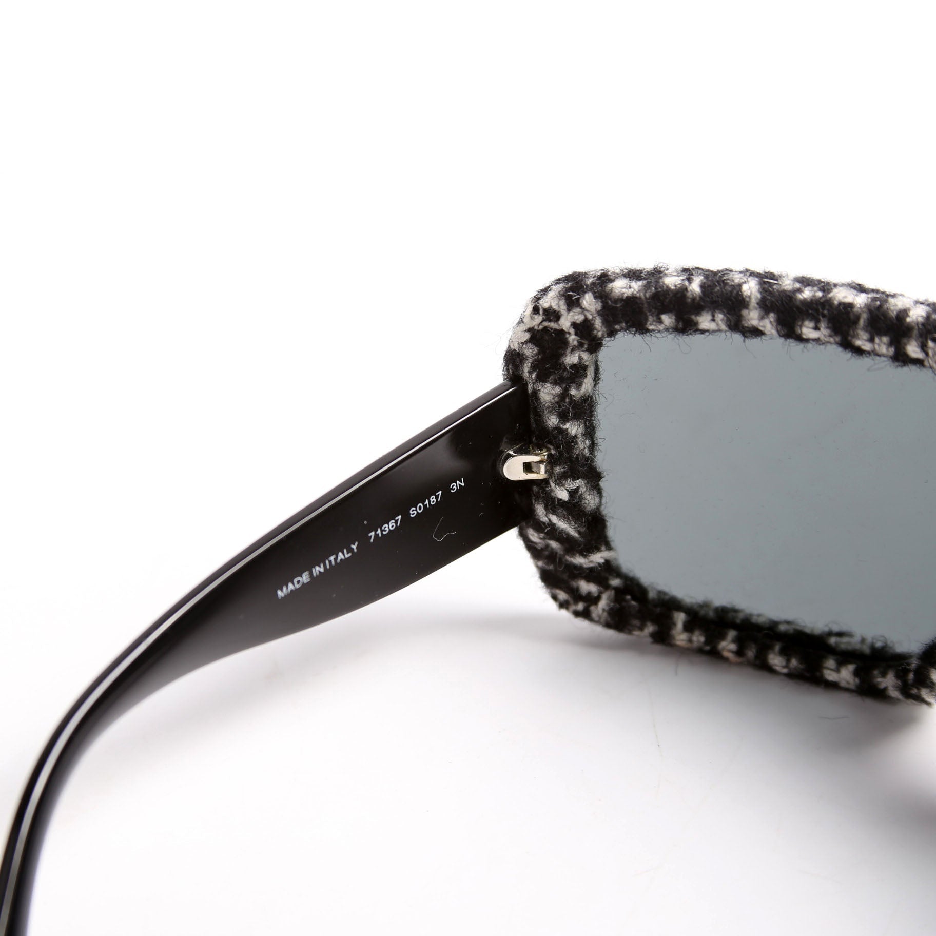 71367 Shield Acetate Tweed