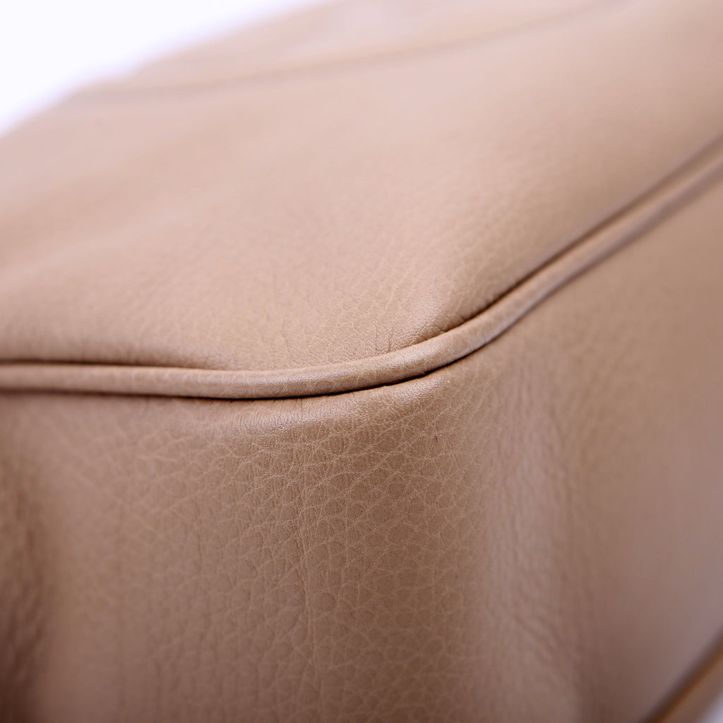 308983 Soho Chain Shoulder Bag Taupe