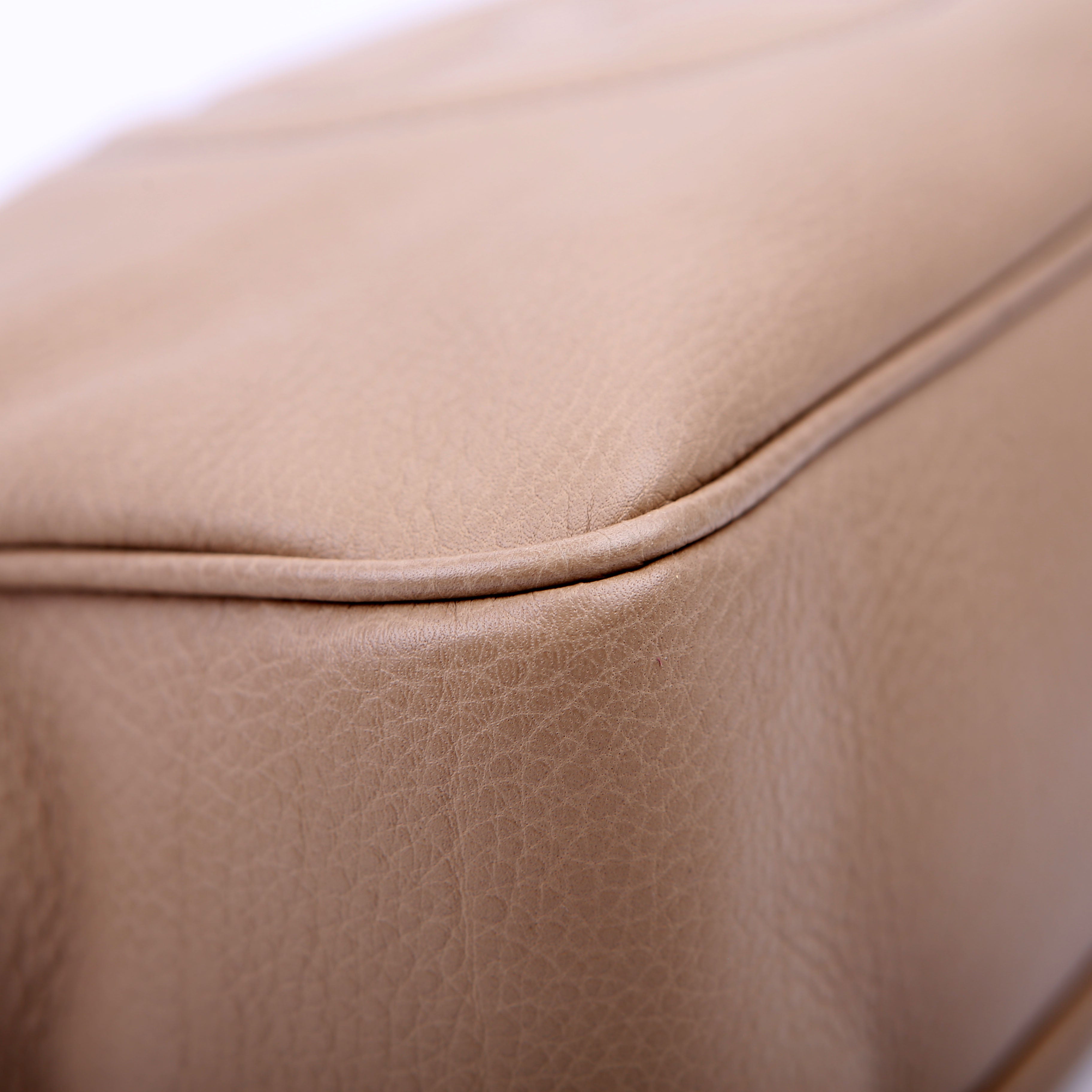 308983 Soho Chain Shoulder Bag Taupe