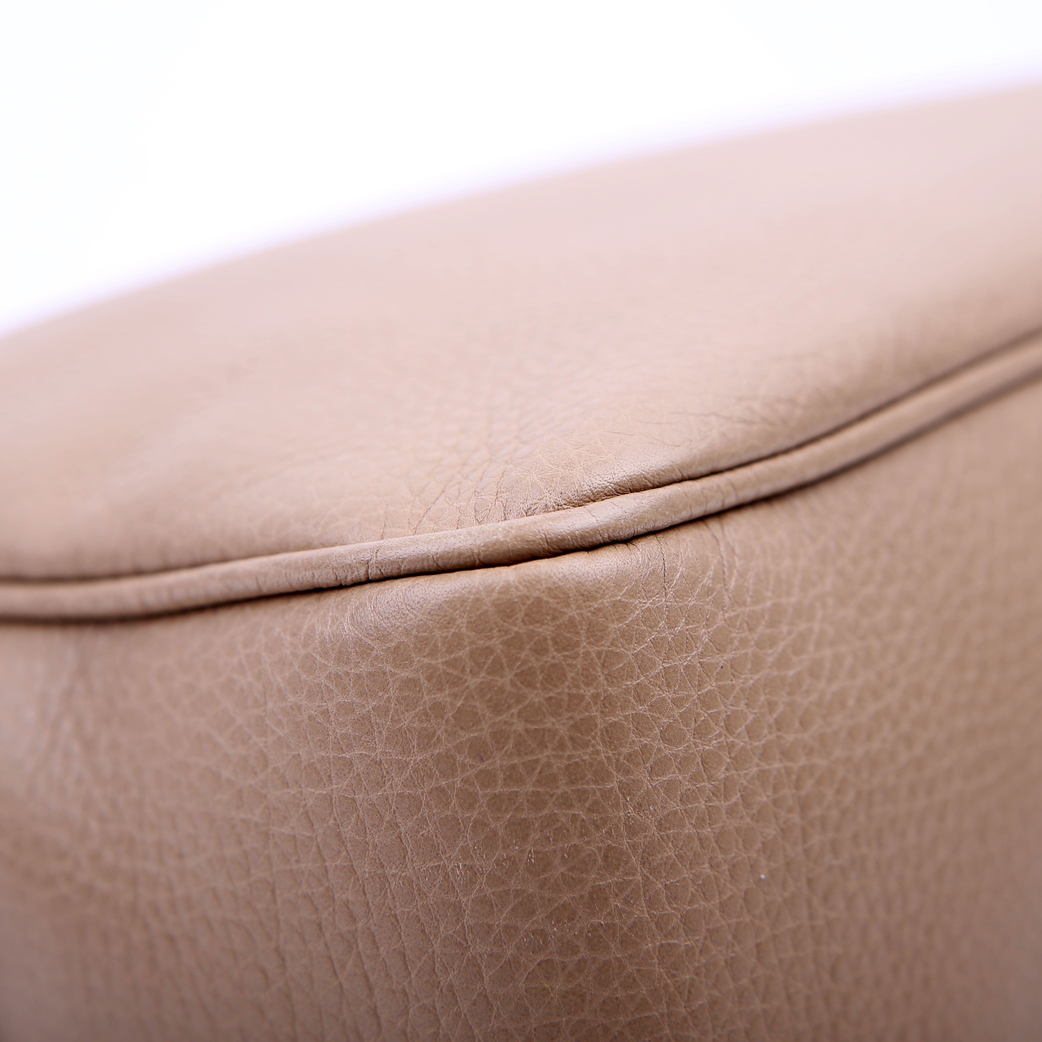 308983 Soho Chain Shoulder Bag Taupe