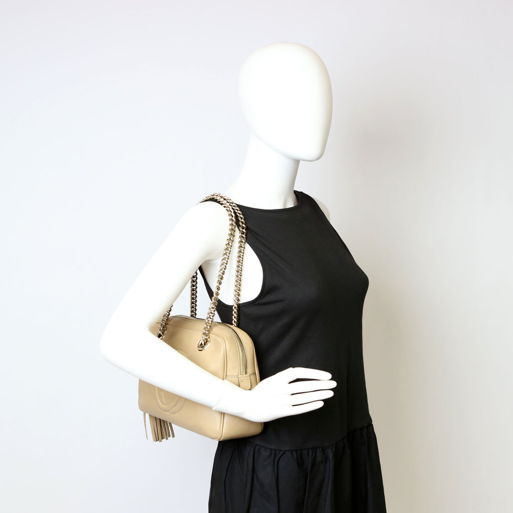 308983 Soho Chain Shoulder Bag Taupe