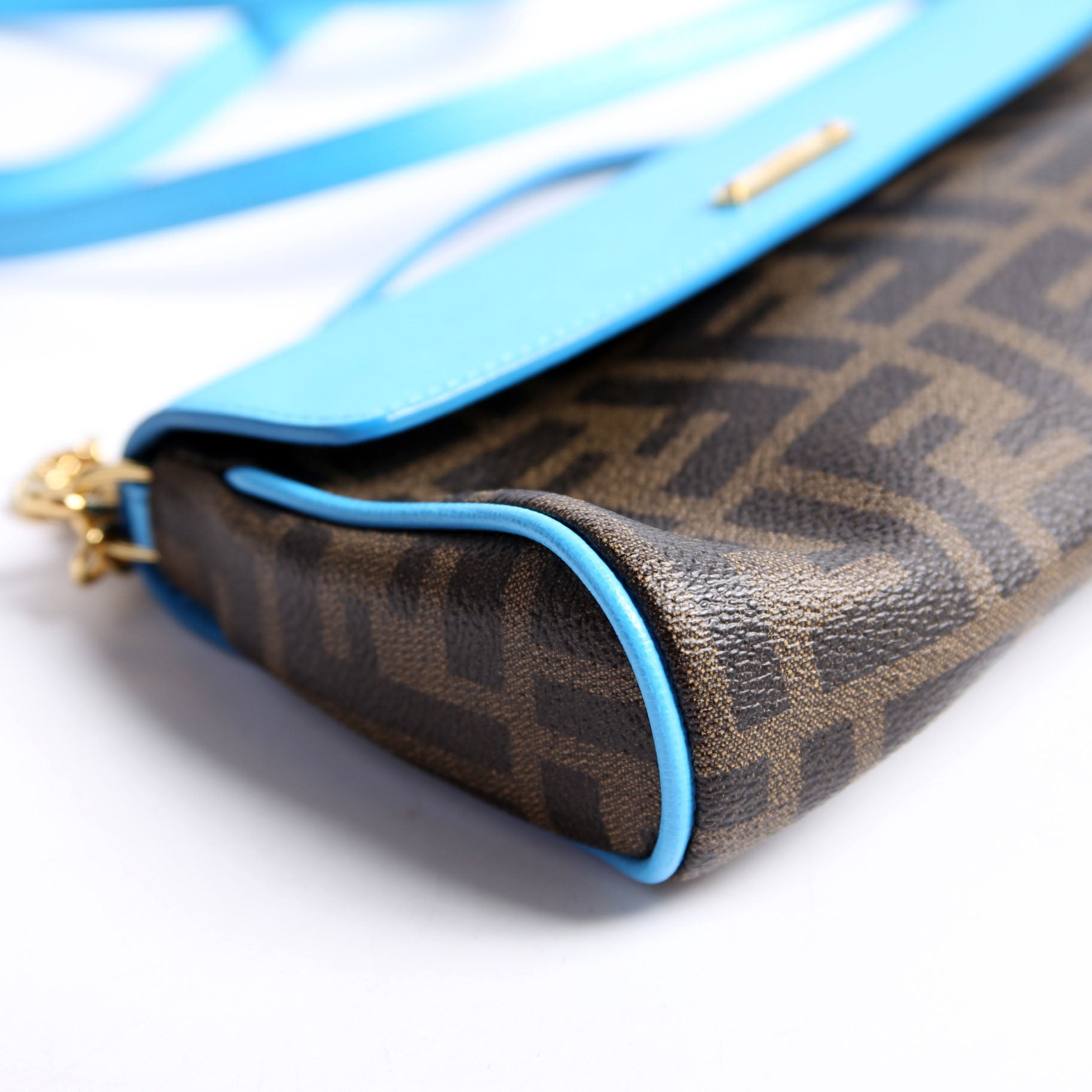 8M0327 FF Crayon Mini Pochette Blue