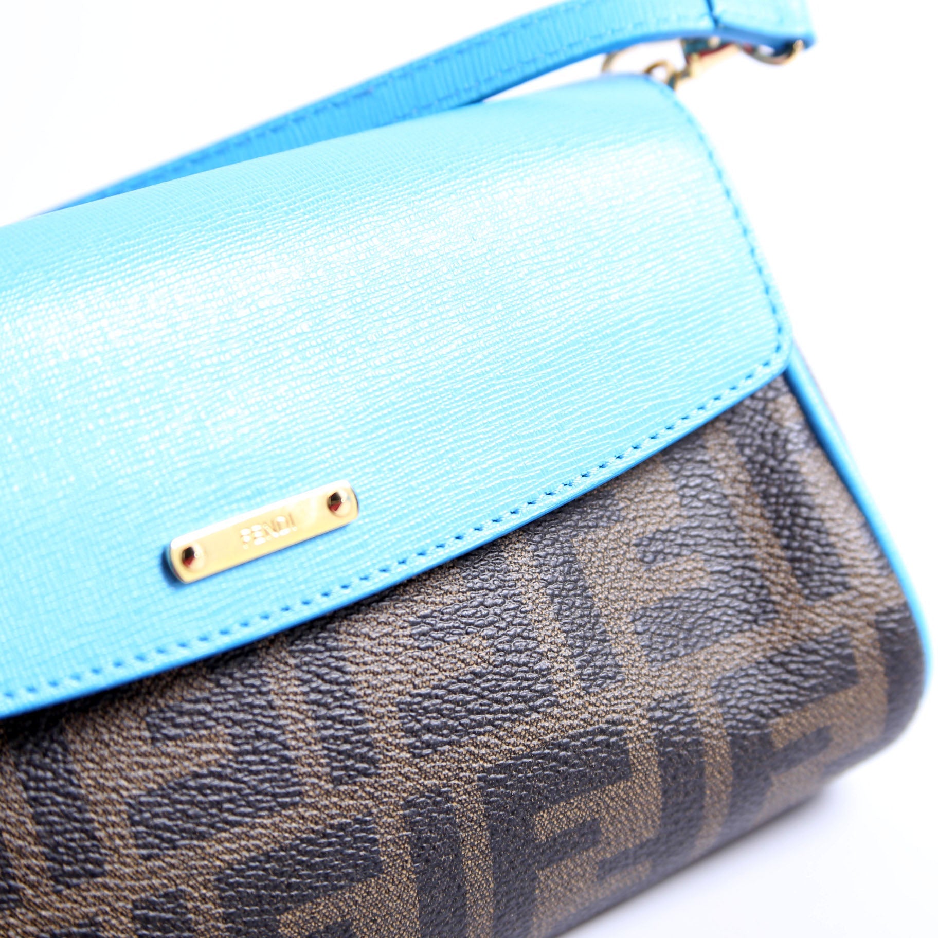 8M0327 FF Crayon Mini Pochette Blue