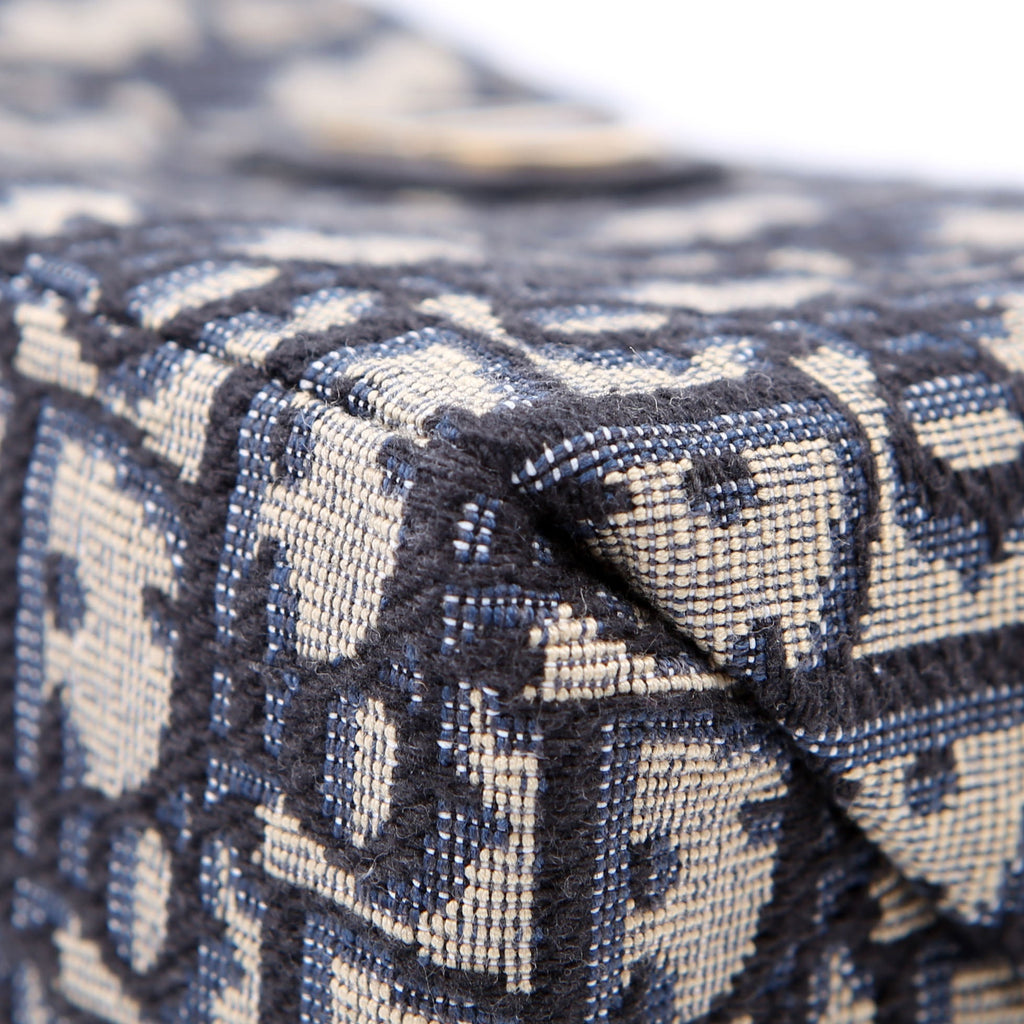 30 Montaigne Venus Pouch Oblique