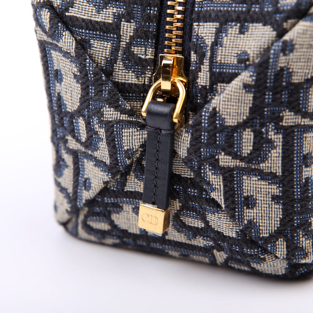 30 Montaigne Venus Pouch Oblique