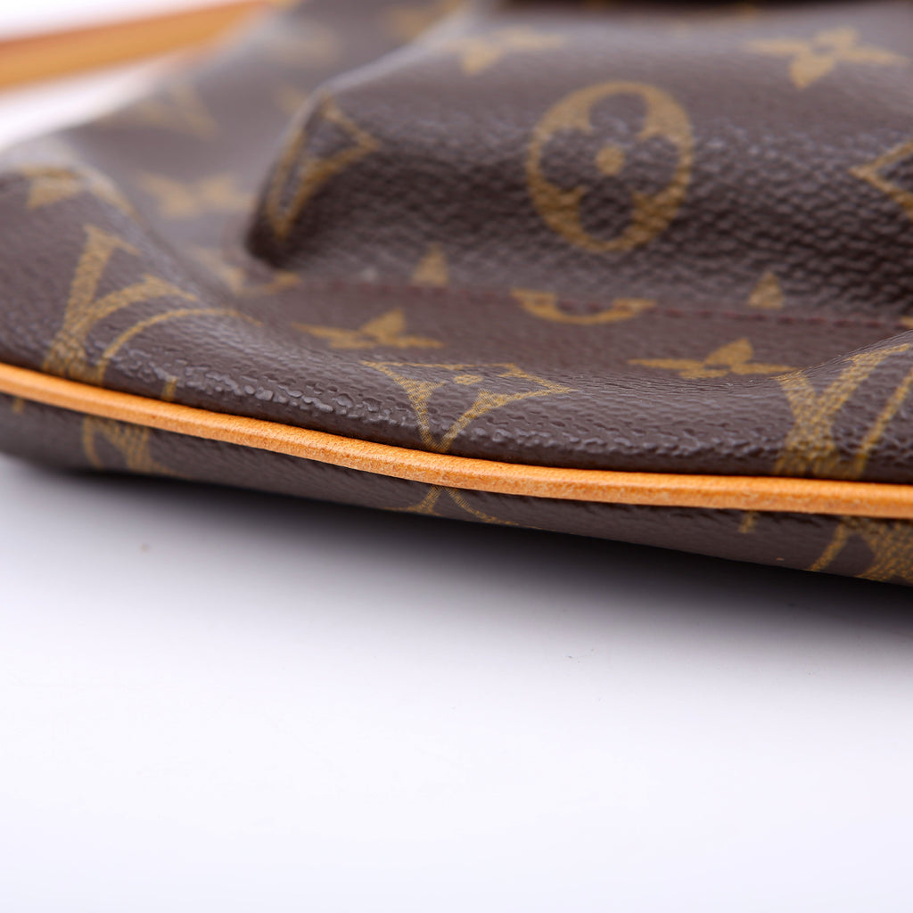 Partition Wristlet Clutch Monogram