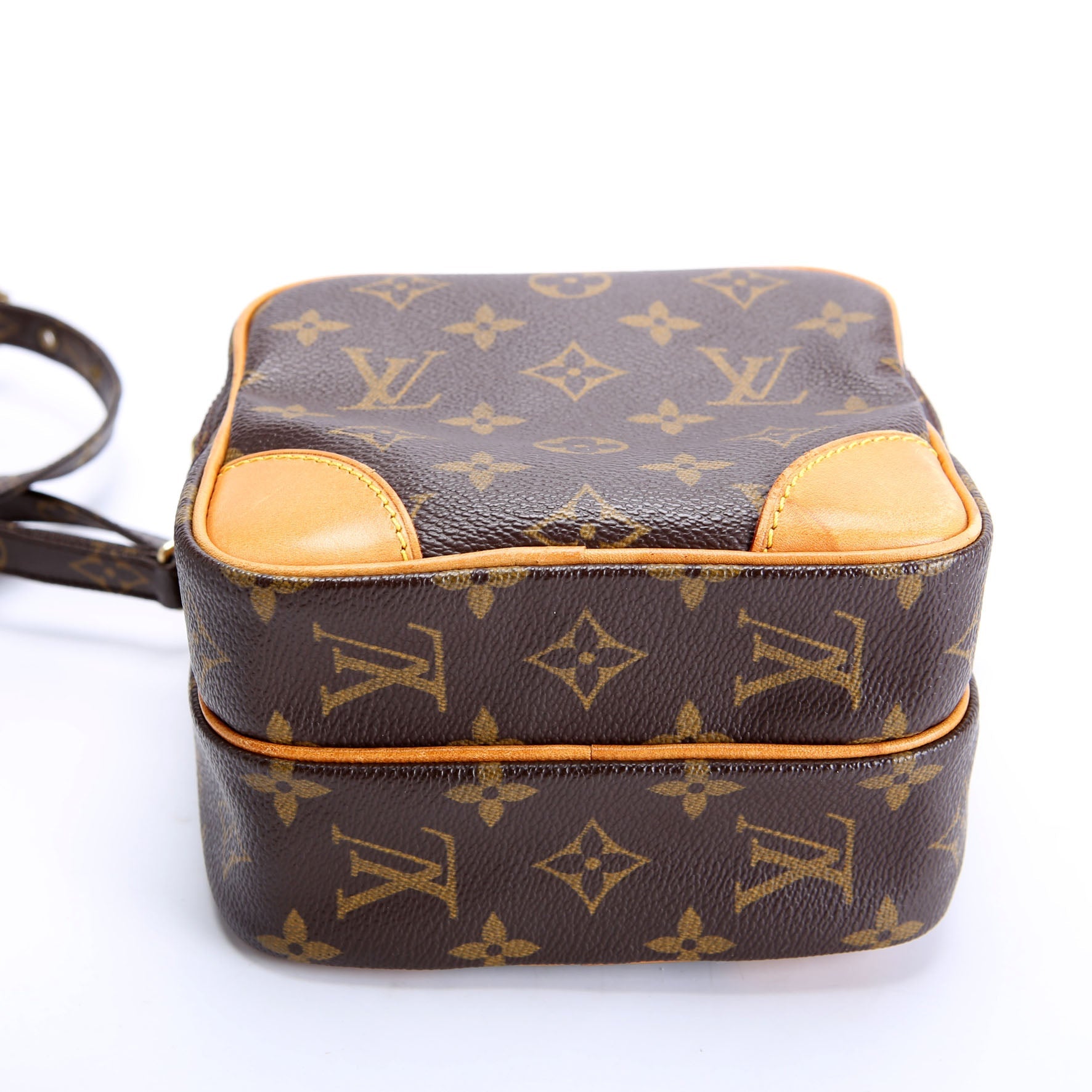 Amazone Monogram