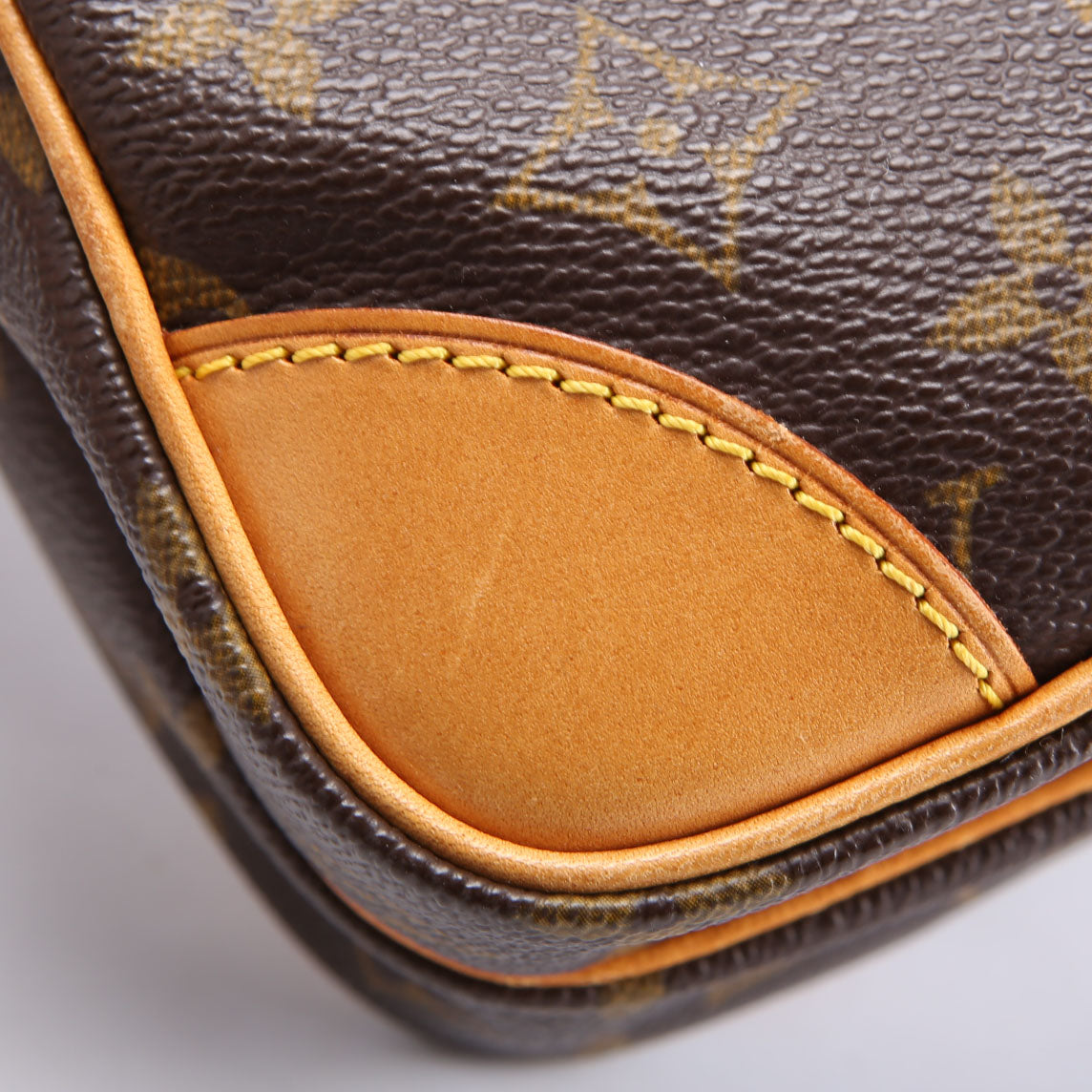 Amazone Monogram