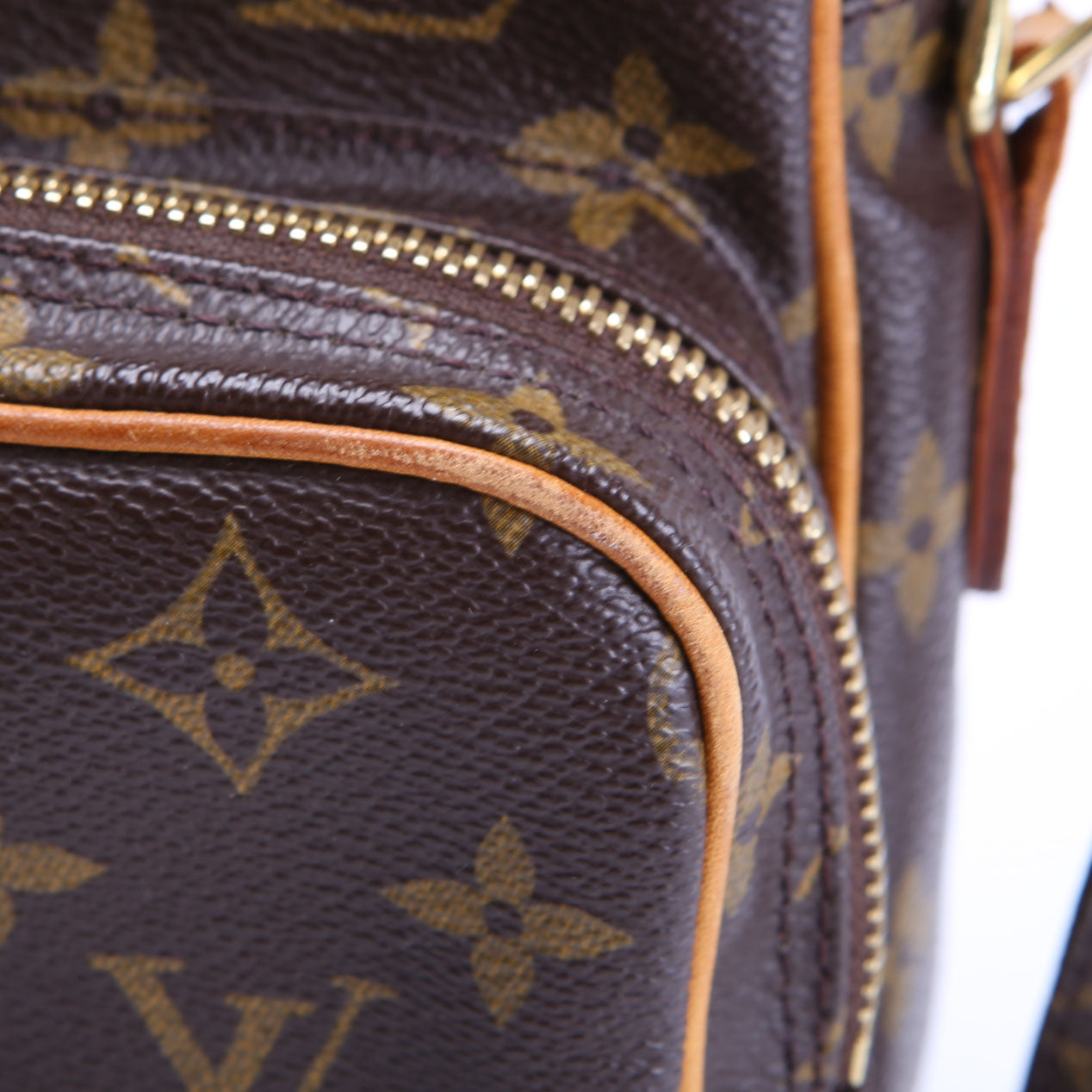 Amazone Monogram
