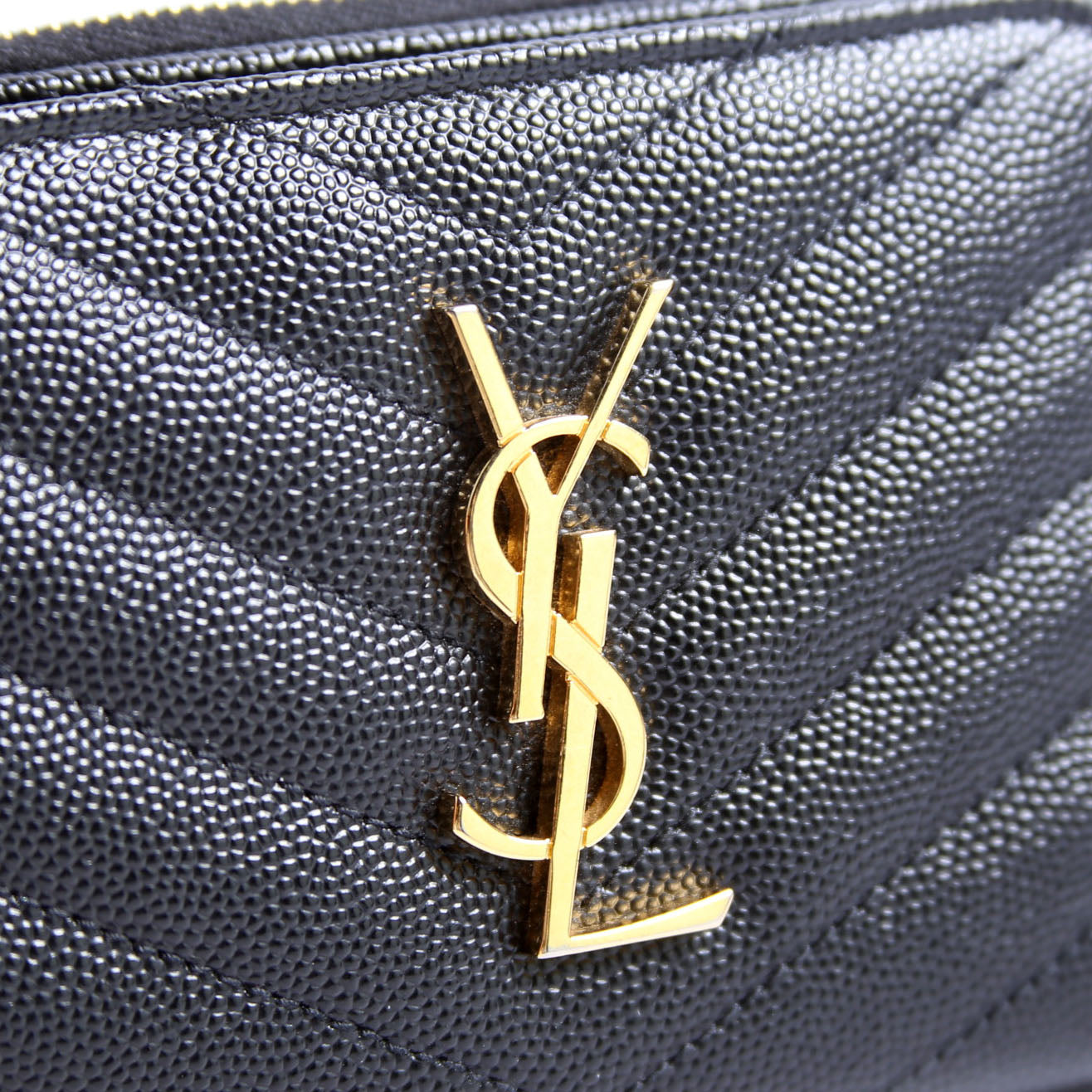 403723 Cassandre Grain De Poudre Compact Zip Around Wallet Black