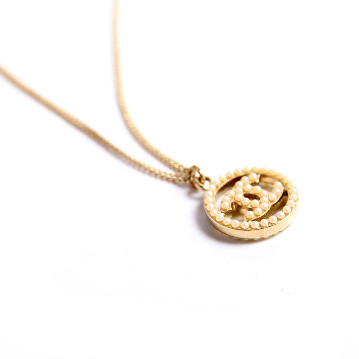 CC Pearl Round Pendant Necklace Gold/Pearl