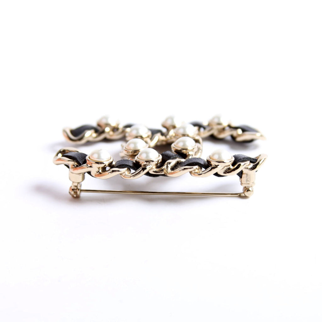 CC Pearl/Lambskin Brooch Gold/Black