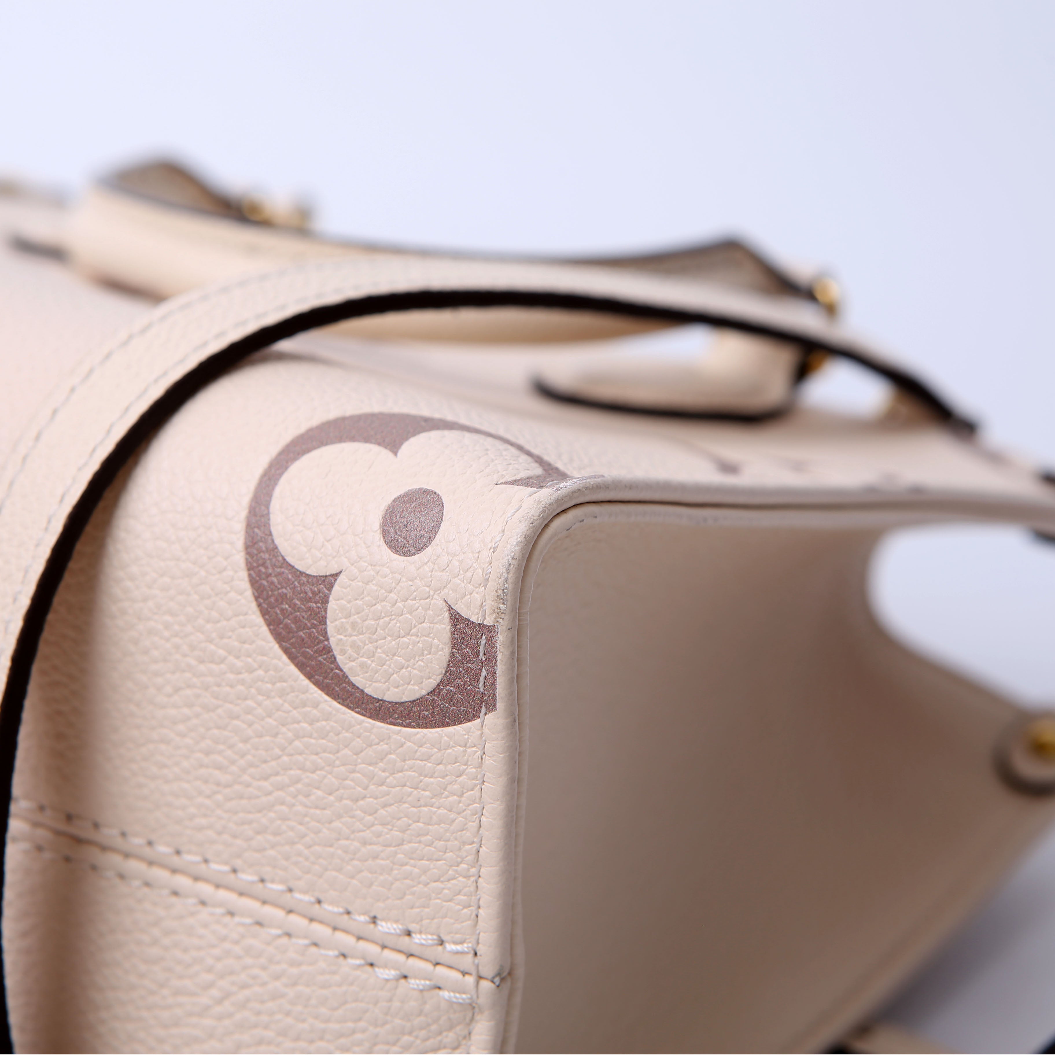 ONTHEGO PM Bicolor Empreinte Cream/Taupe