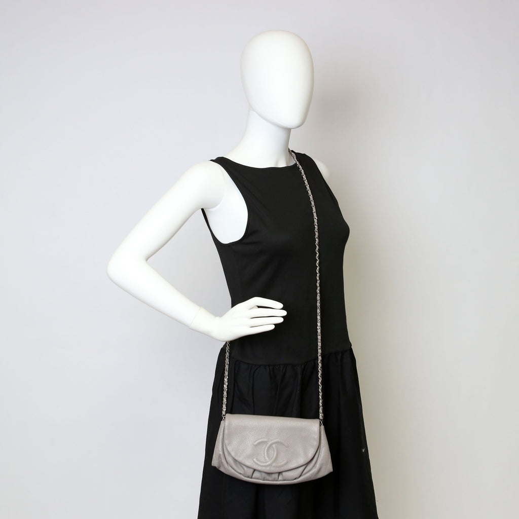 Wallet On Chain Half Moon Caviar Grey