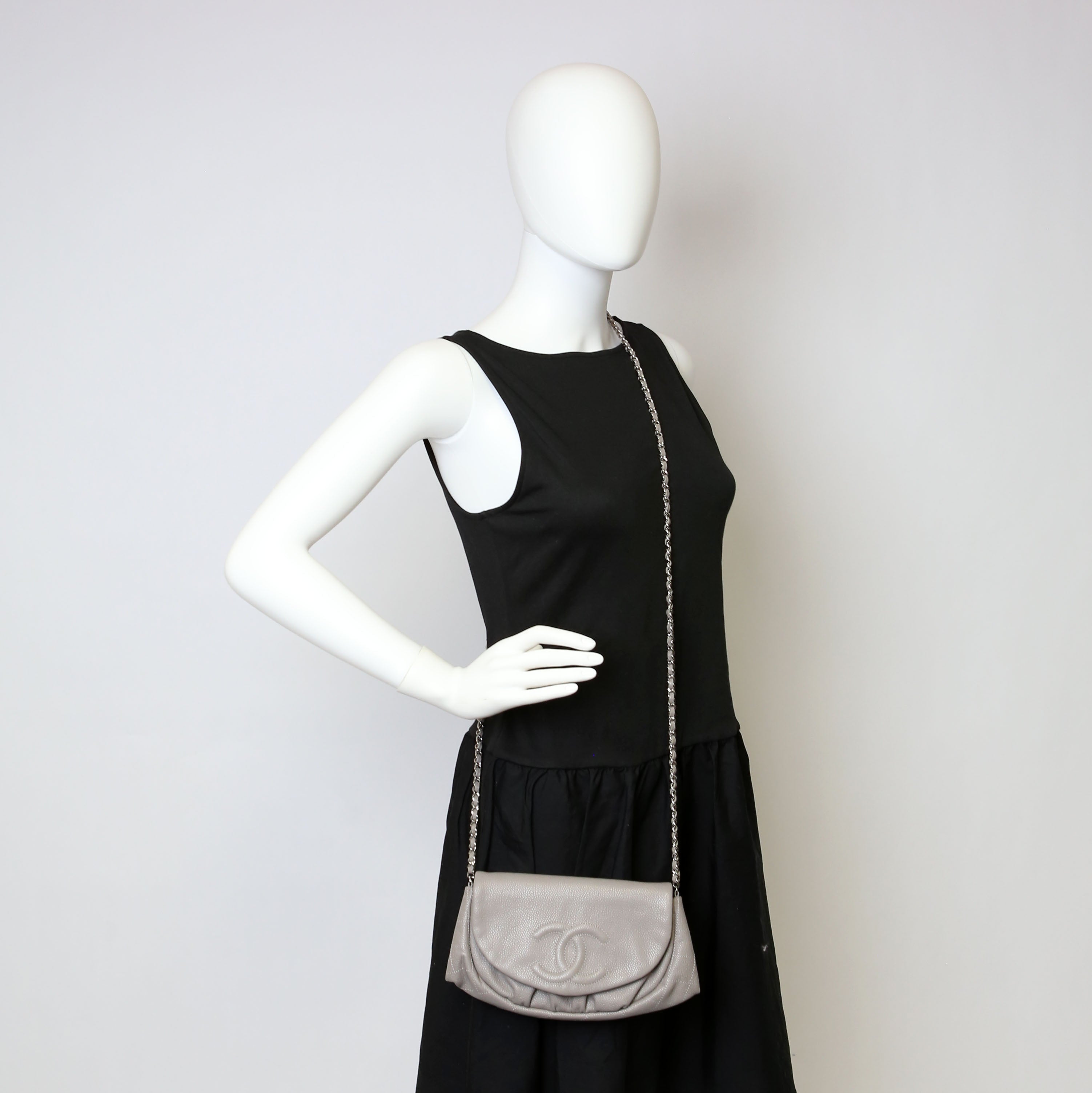 Wallet On Chain Half Moon Caviar Grey