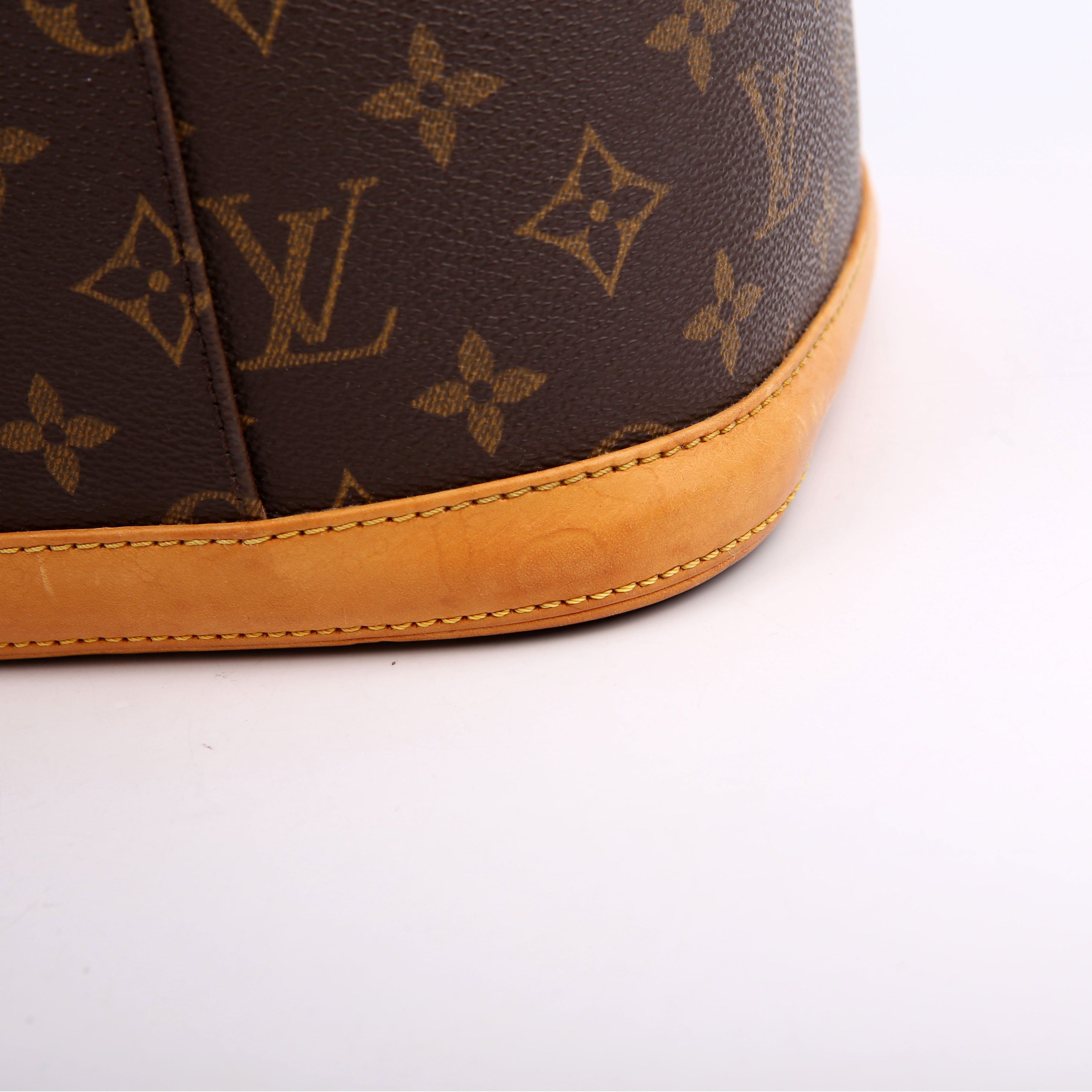 Nice Beauty Case With Strap Monogram