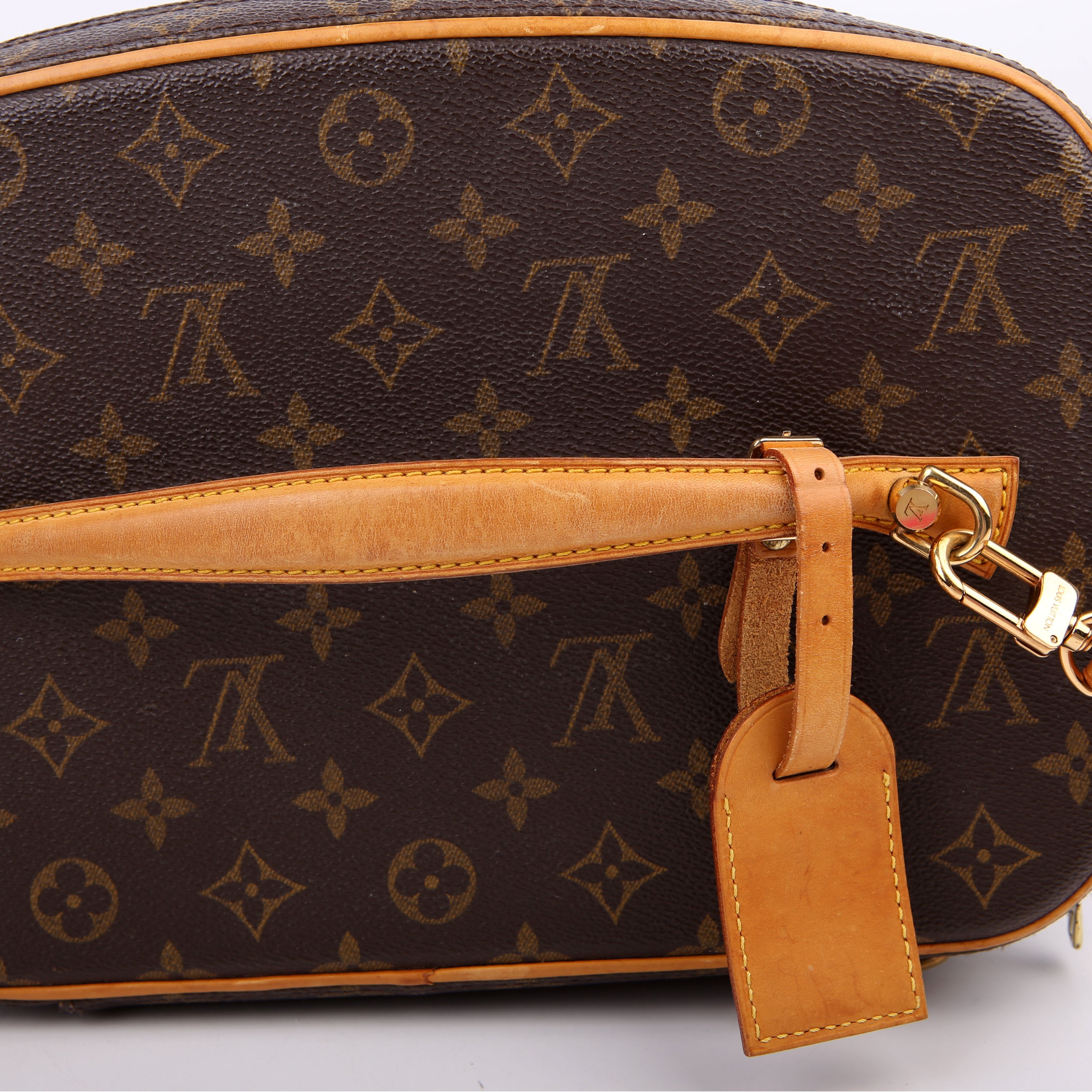Nice Beauty Case With Strap Monogram