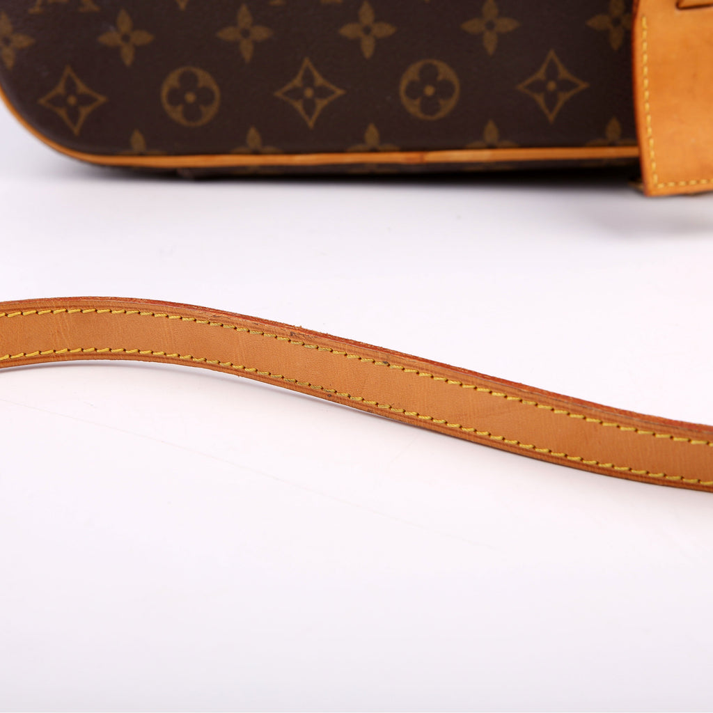 Nice Beauty Case With Strap Monogram