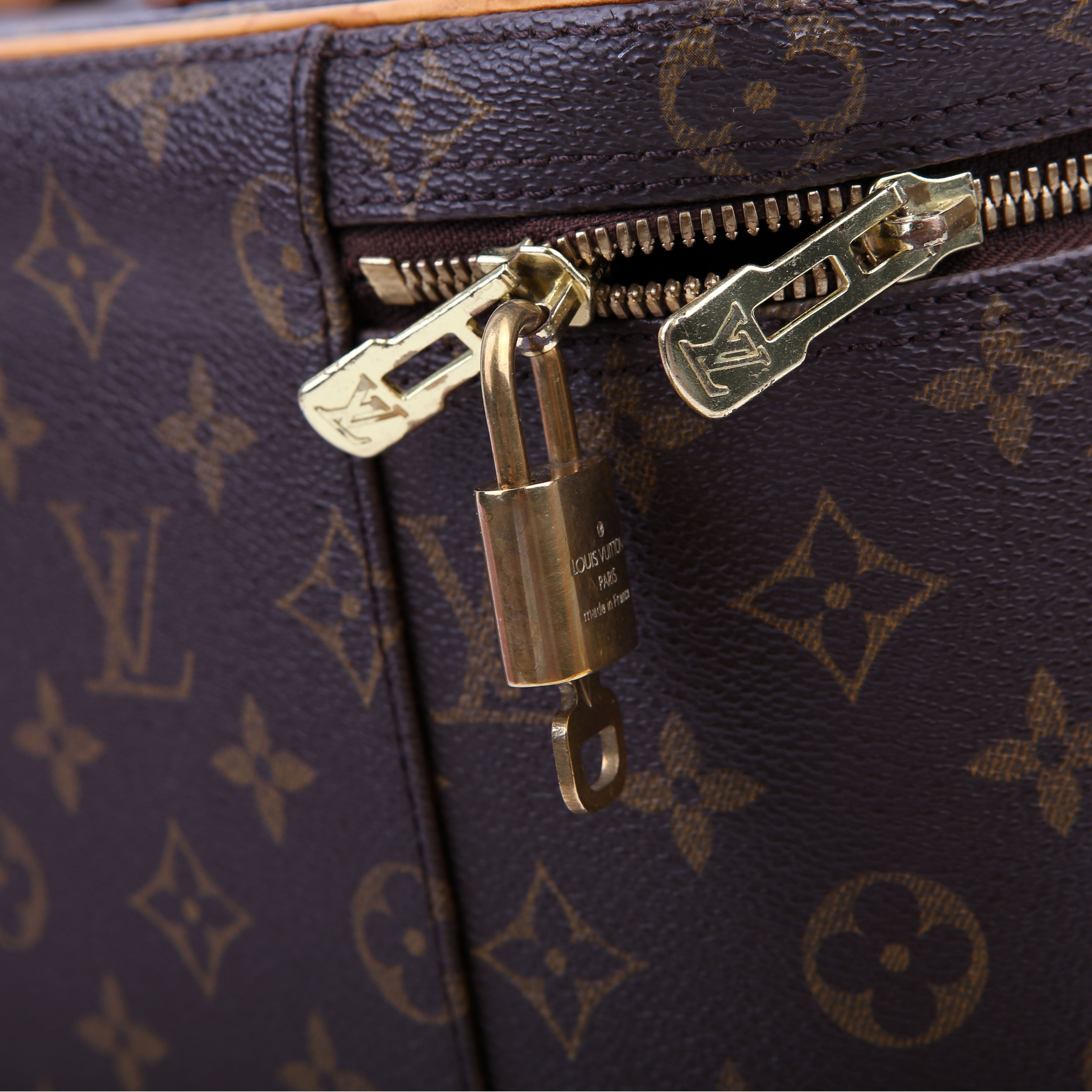 Nice Beauty Case With Strap Monogram