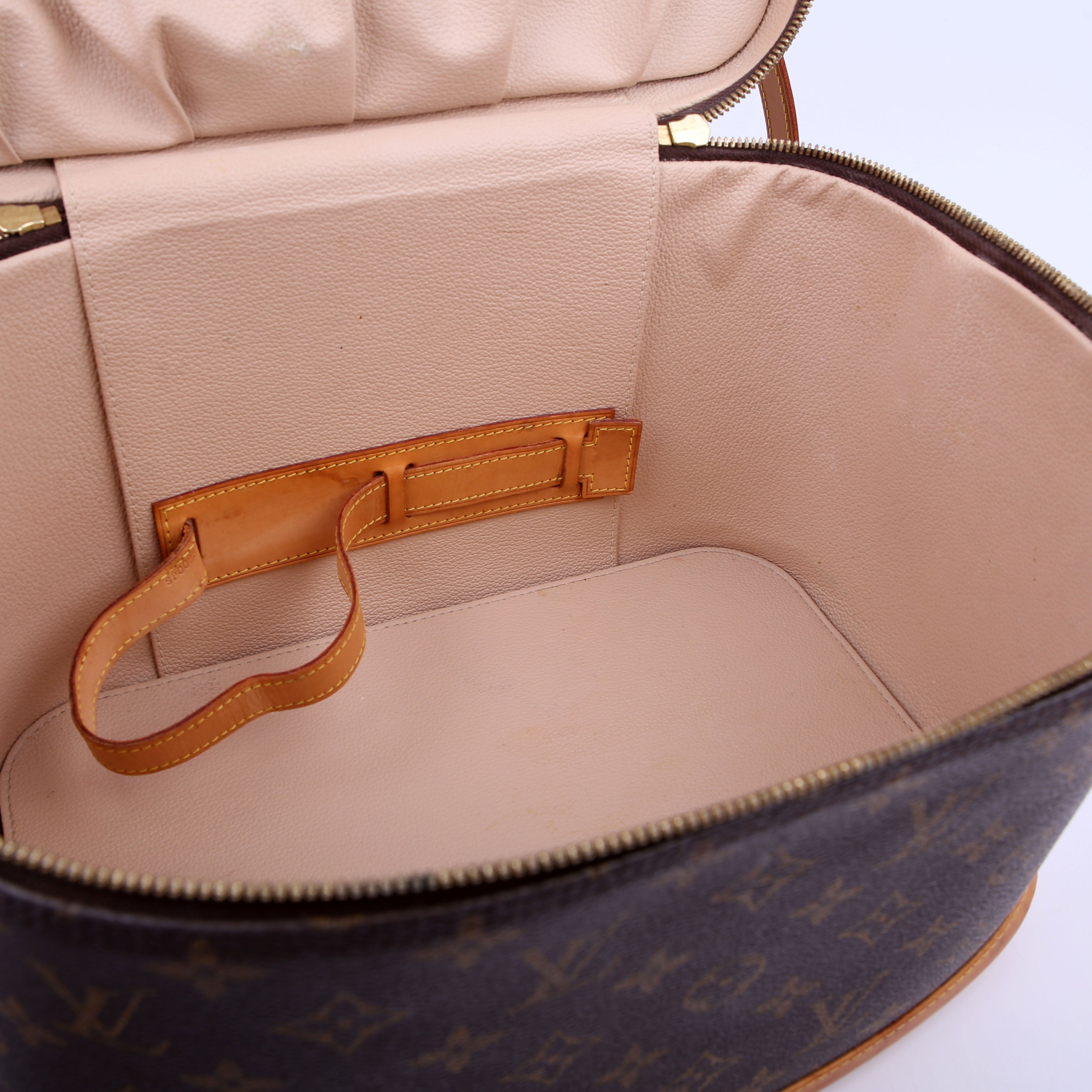 Nice Beauty Case With Strap Monogram