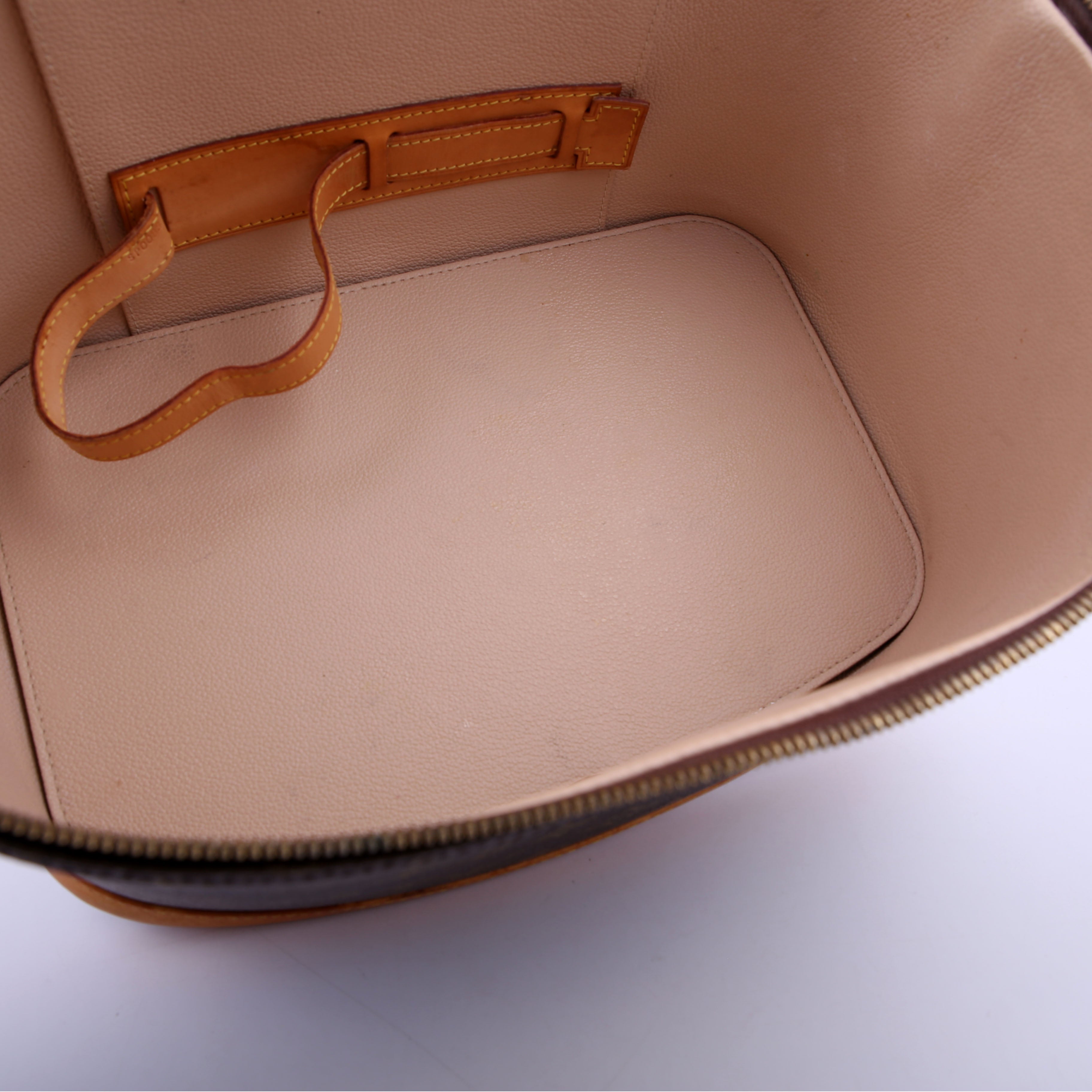 Nice Beauty Case With Strap Monogram