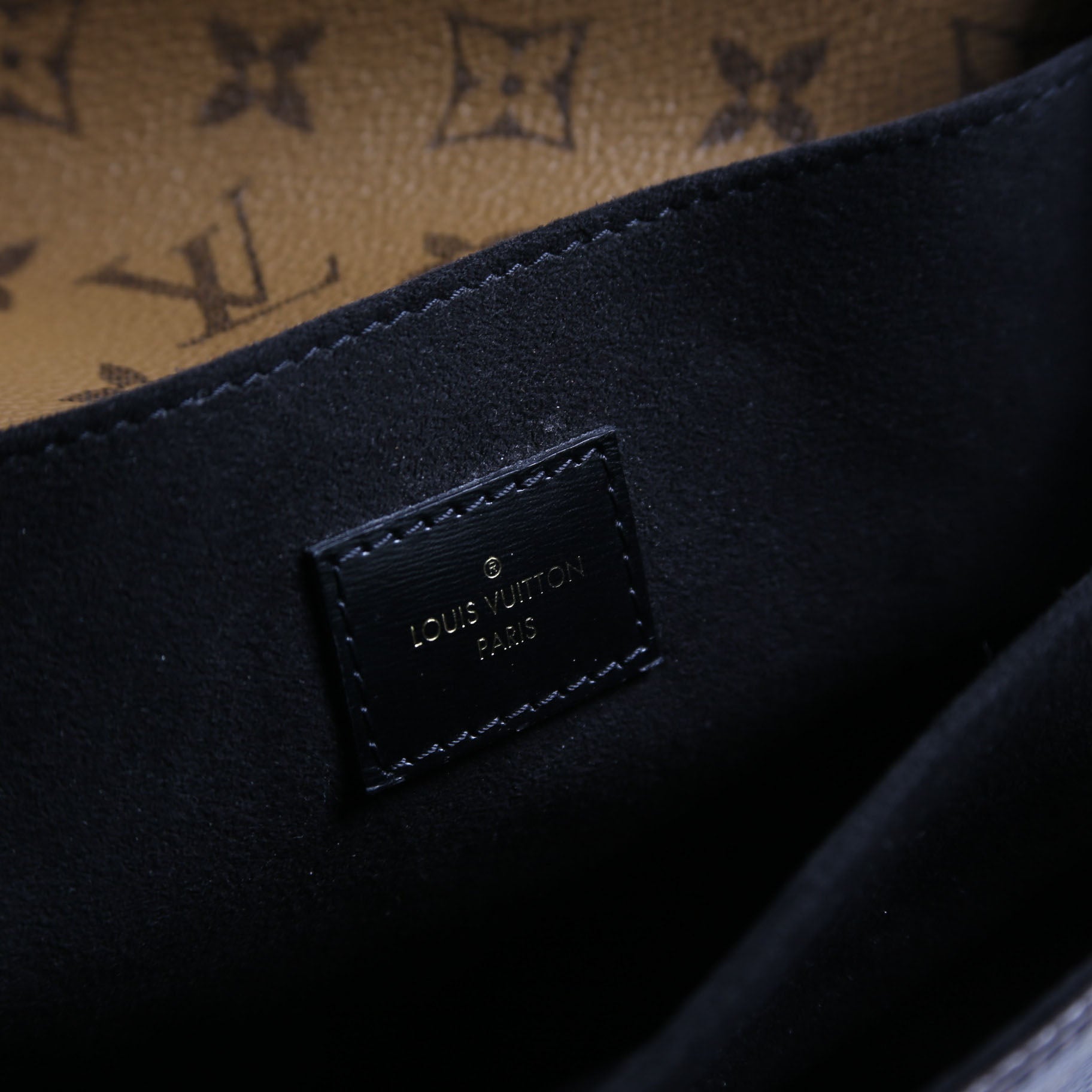 Pochette Metis Reverse Monogram