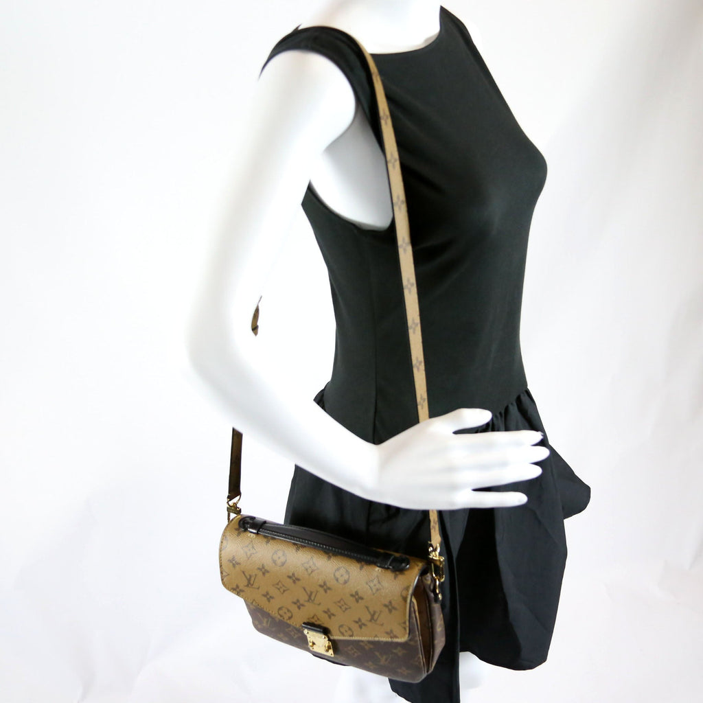 Pochette Metis Reverse Monogram