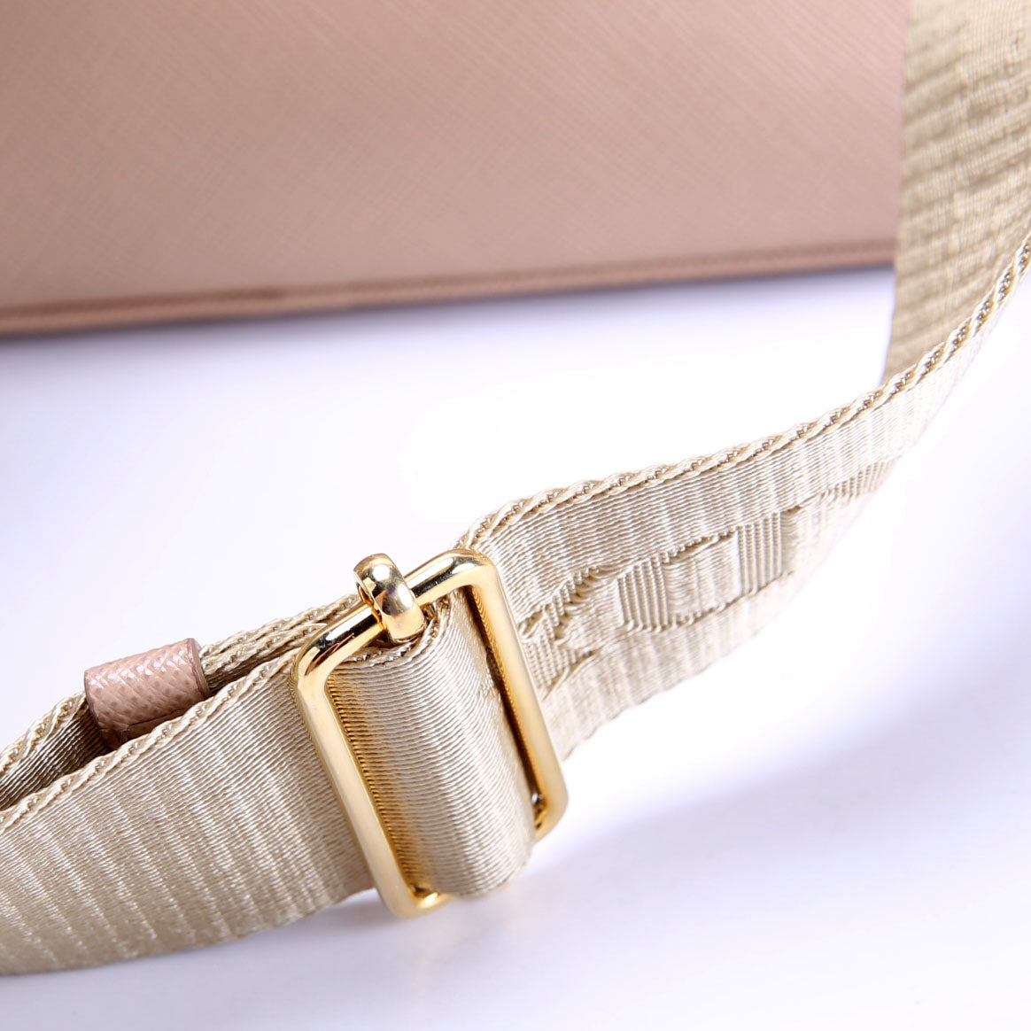 Saffiano Re-Edition 2005 Beige/Gold