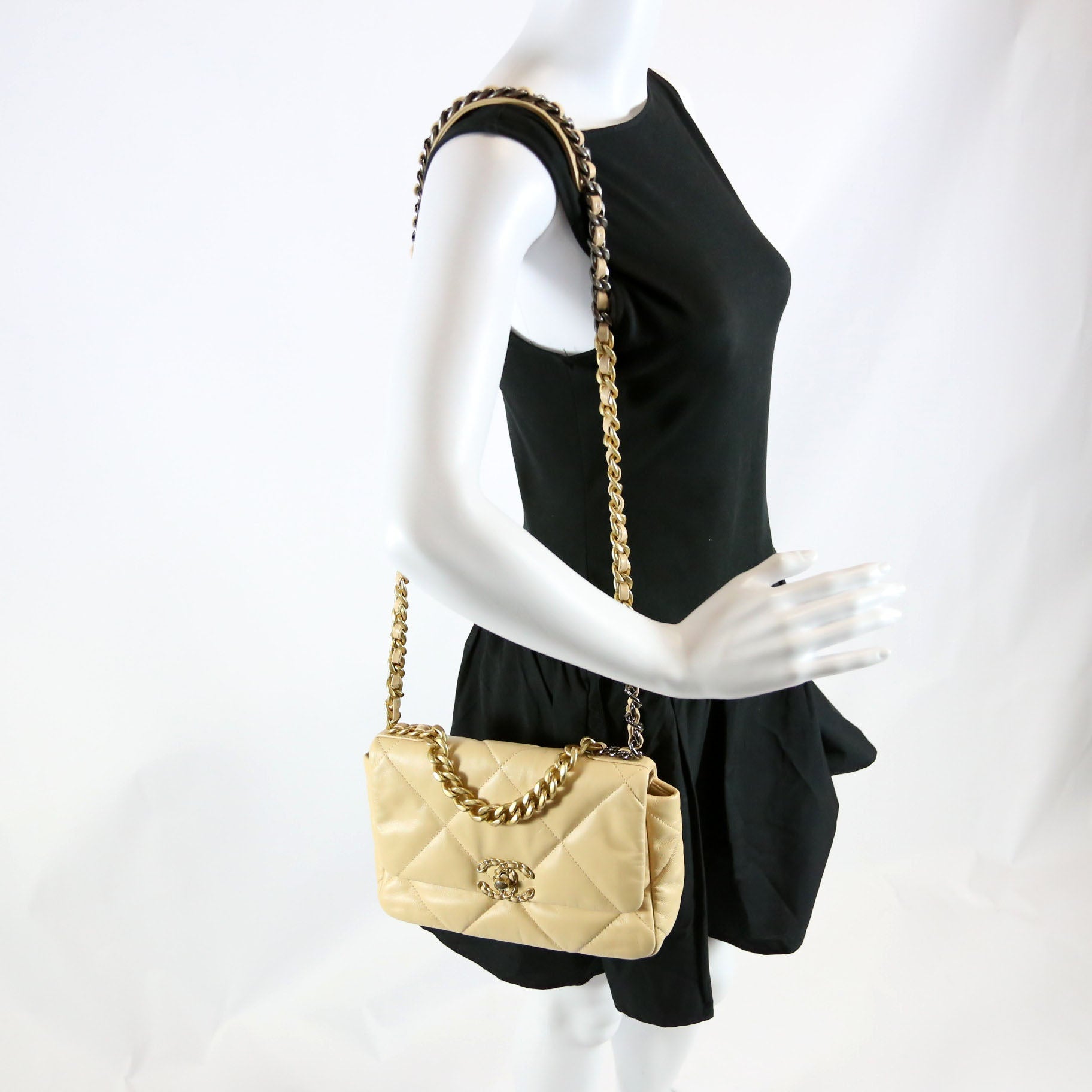 Quilted Goatskin 19 Medium Flap 30M Tan