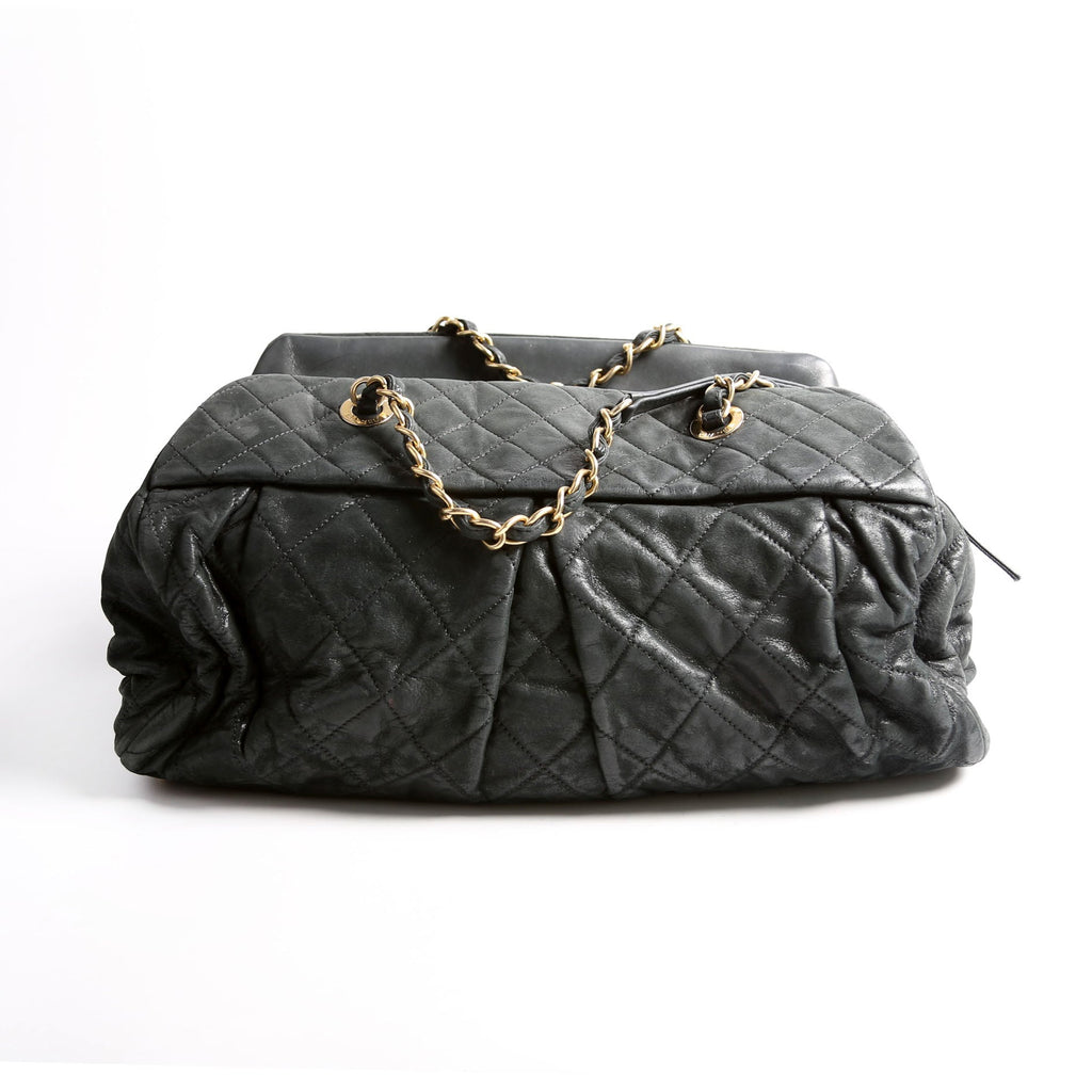 Chic Quilted Bowling Bag Iridescent Lambskin 15M Black/Gold