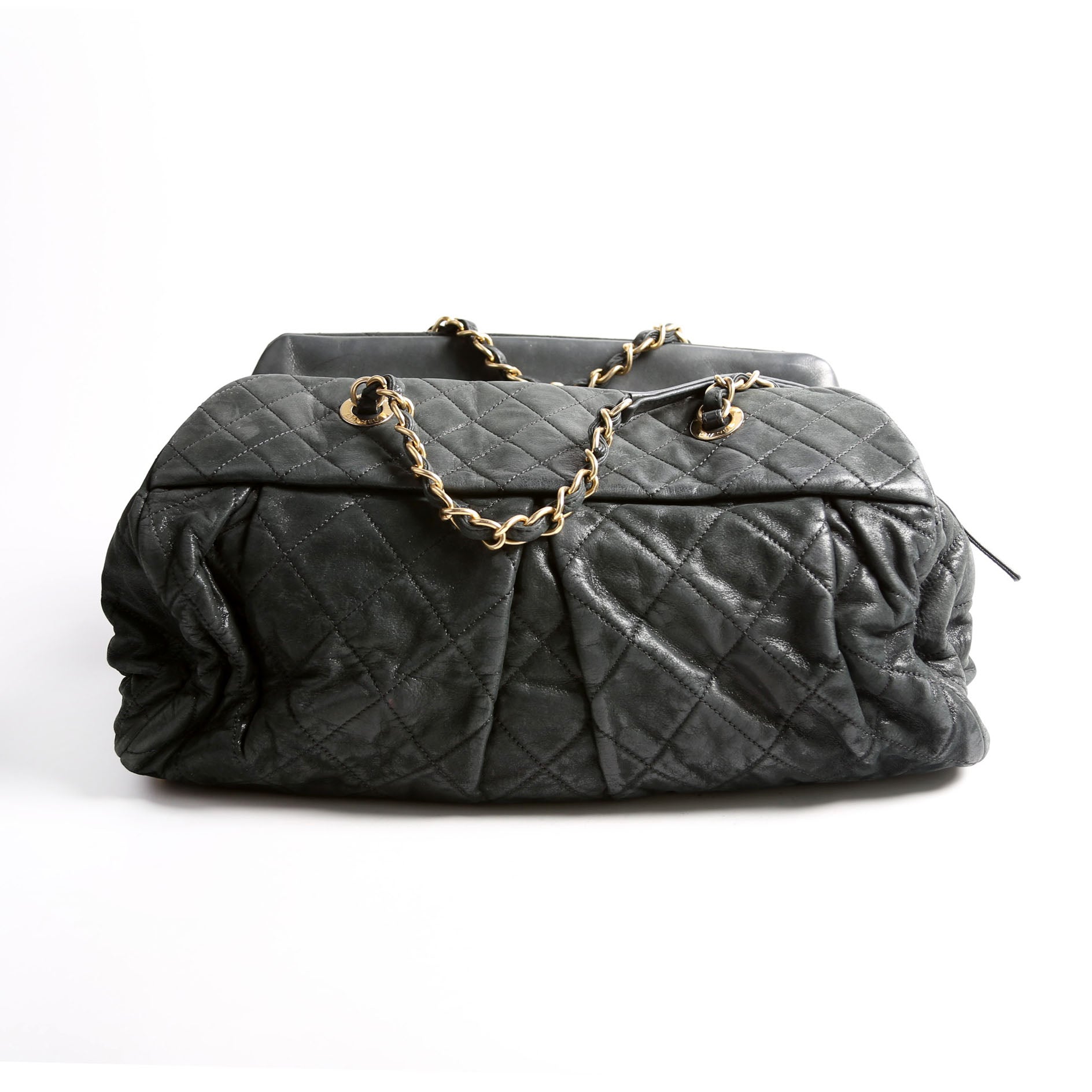 Chic Quilted Bowling Bag Iridescent Lambskin 15M Black/Gold