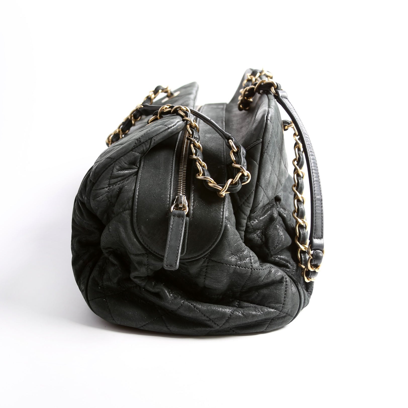 Chic Quilted Bowling Bag Iridescent Lambskin 15M Black/Gold