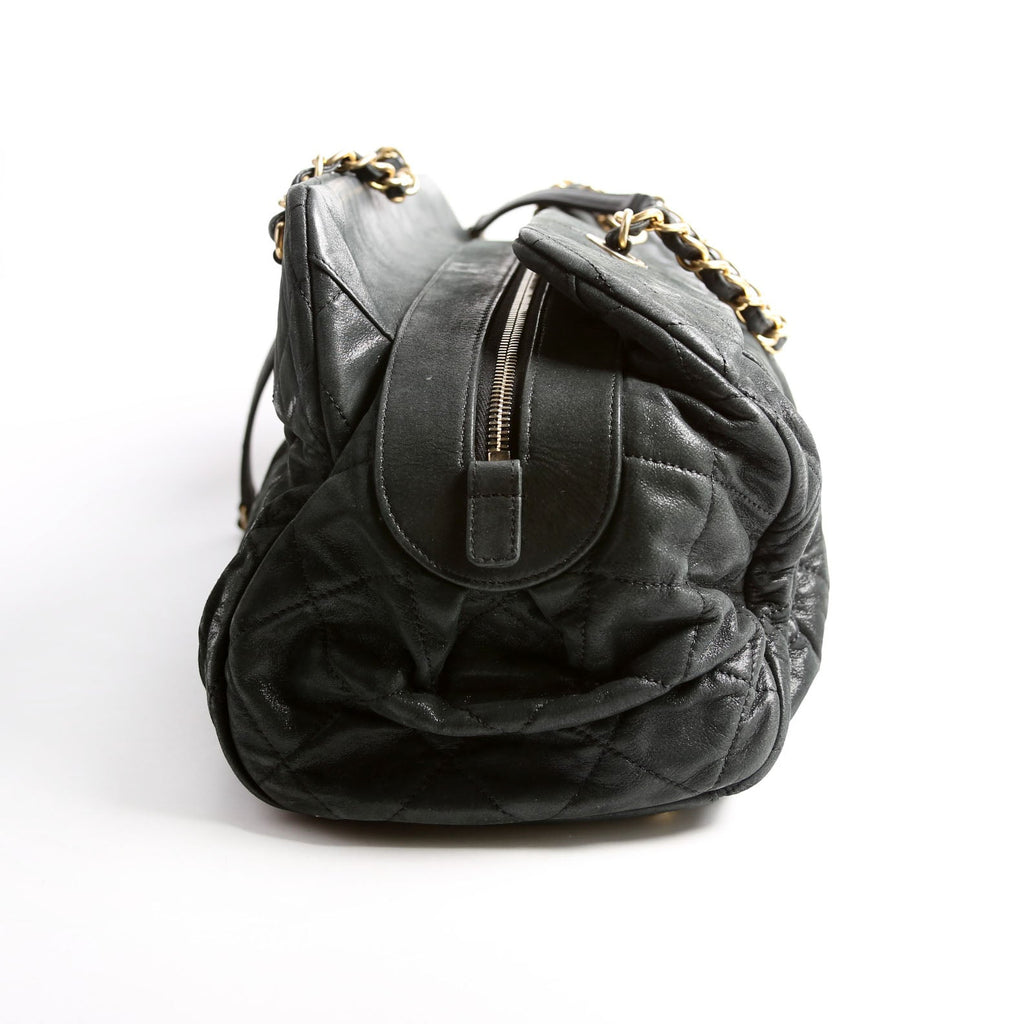 Chic Quilted Bowling Bag Iridescent Lambskin 15M Black/Gold